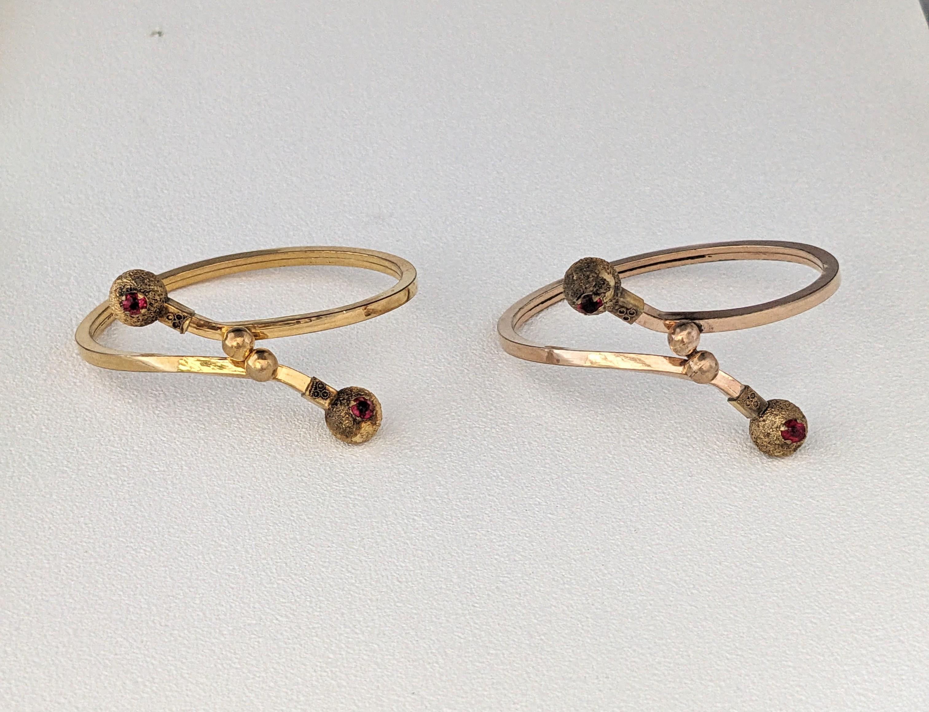 Coppia di bracciali vittoriani riempiti d'oro in vendita 1
