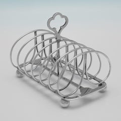 Coppia di porta toast in stile gotico vittoriano realizzati da Garrard & Co a Londra nel 1879