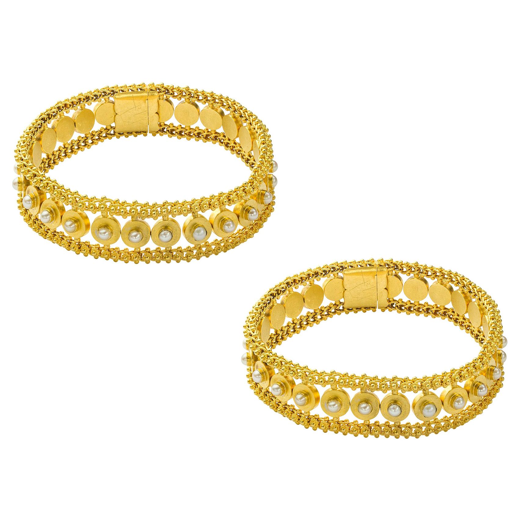 Paar viktorianische Halbperlen-Goldarmbänder