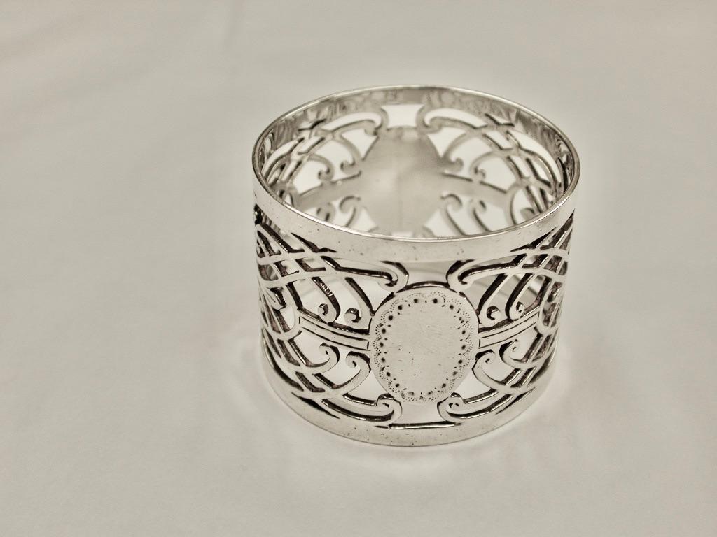 English Pair of Victorian Hand Pierced Silver Napkin Rings, 1898, Jackson & Fullerton