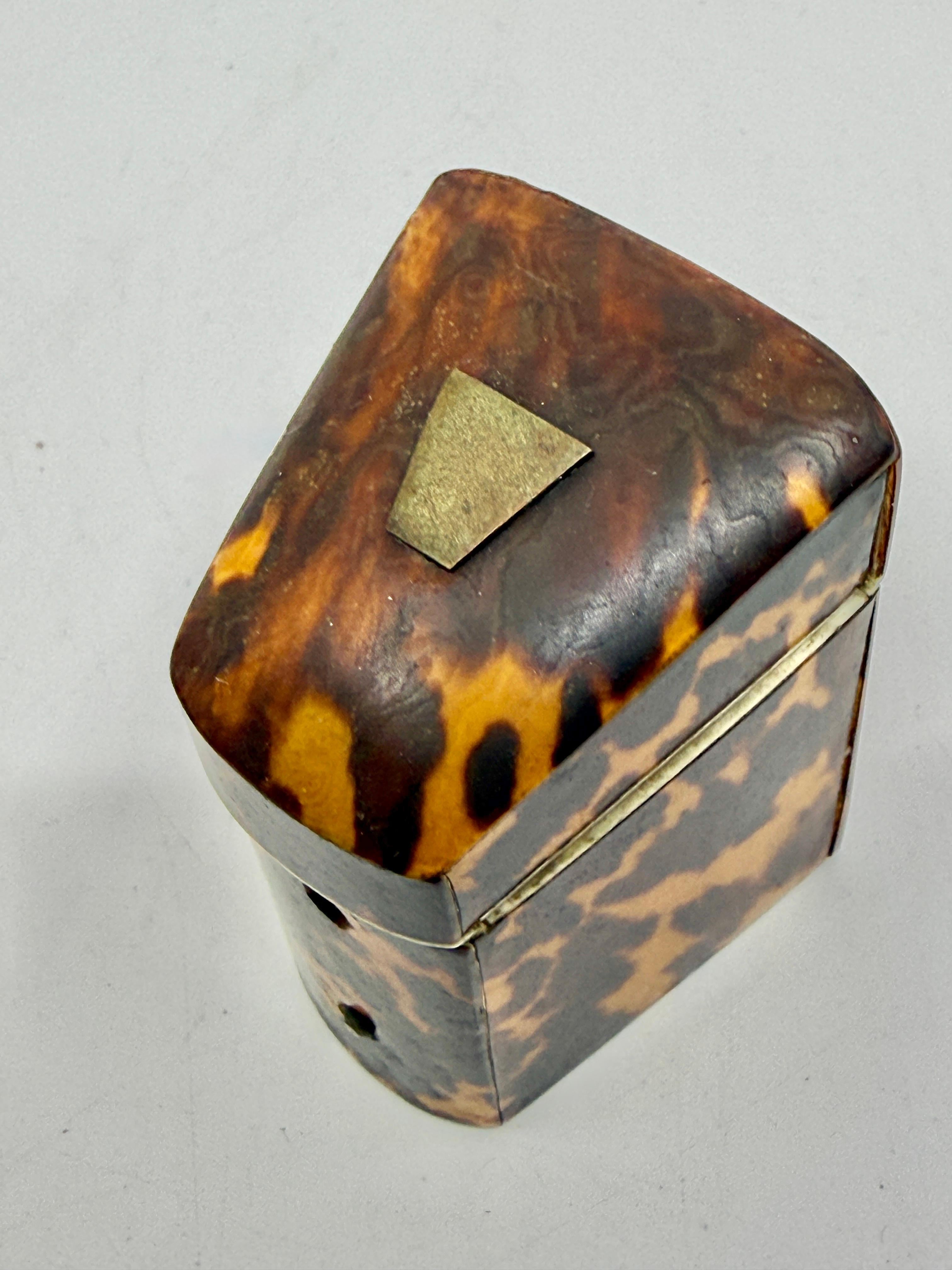 Pair of Victorian Horn Travel Perfume Boxes For Sale 7