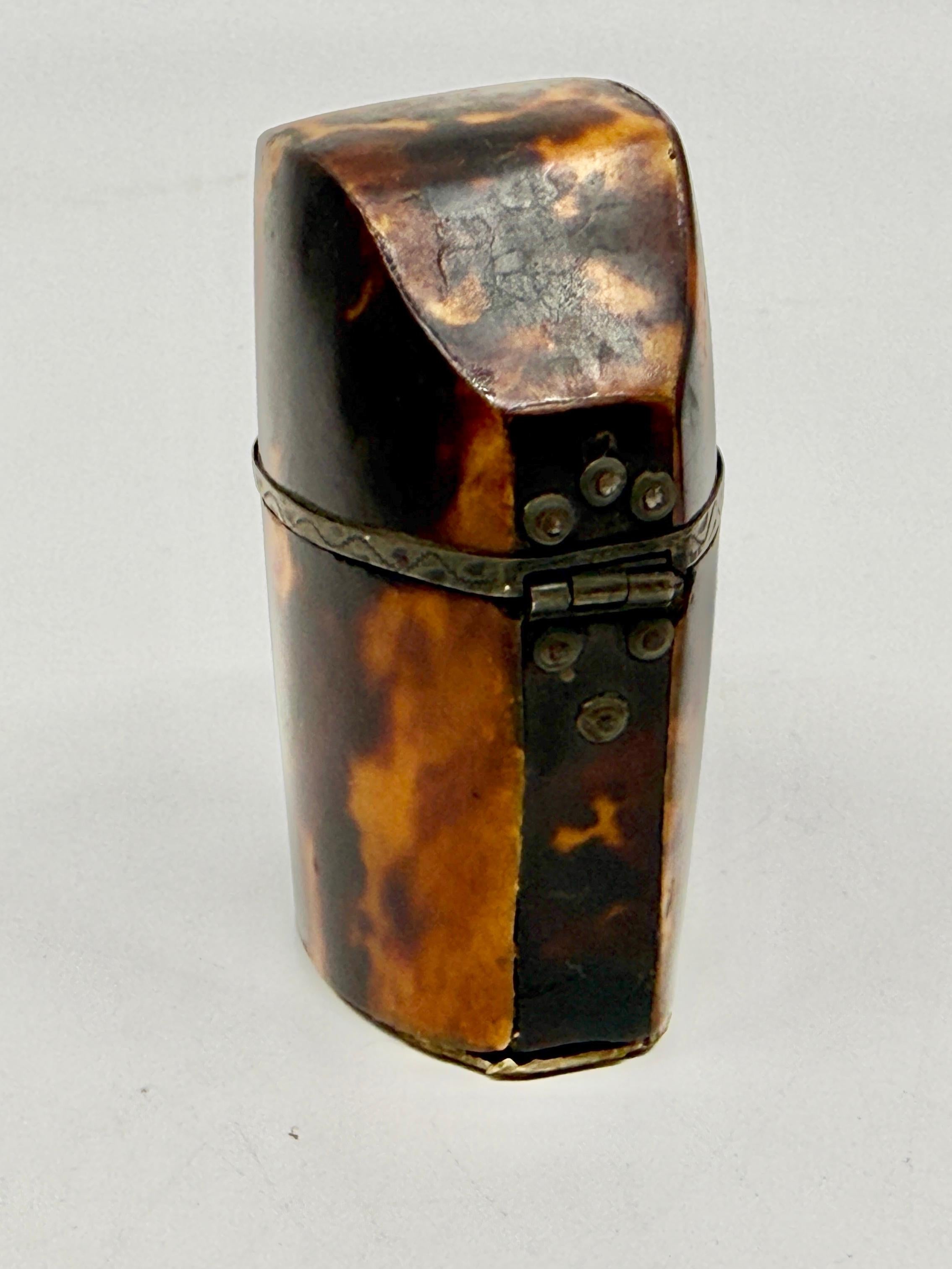Pair of Victorian Horn Travel Perfume Boxes In Fair Condition For Sale In Palm Springs, CA