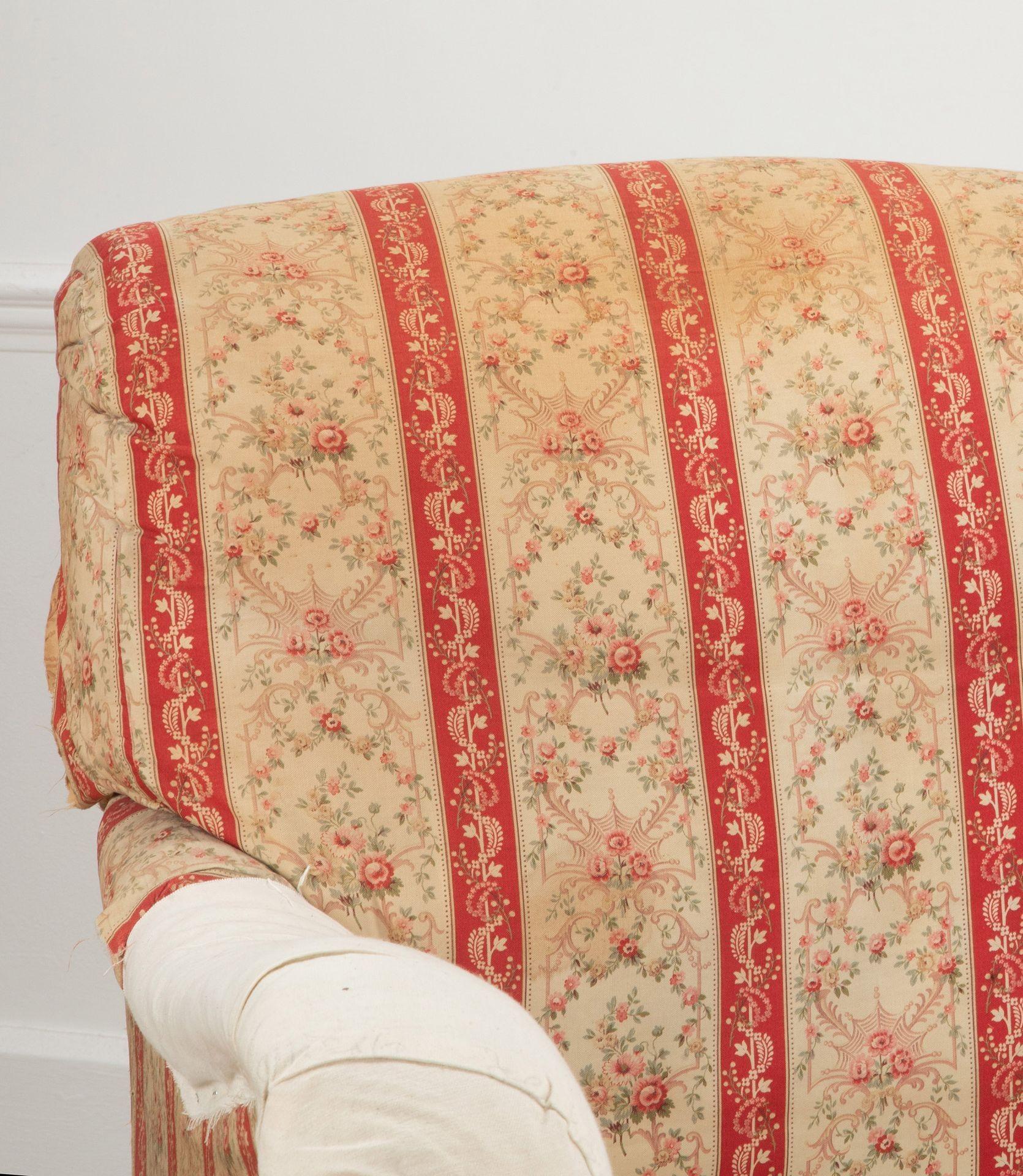 Coppia di poltrone imbottite vittoriane di Howard and Sons 