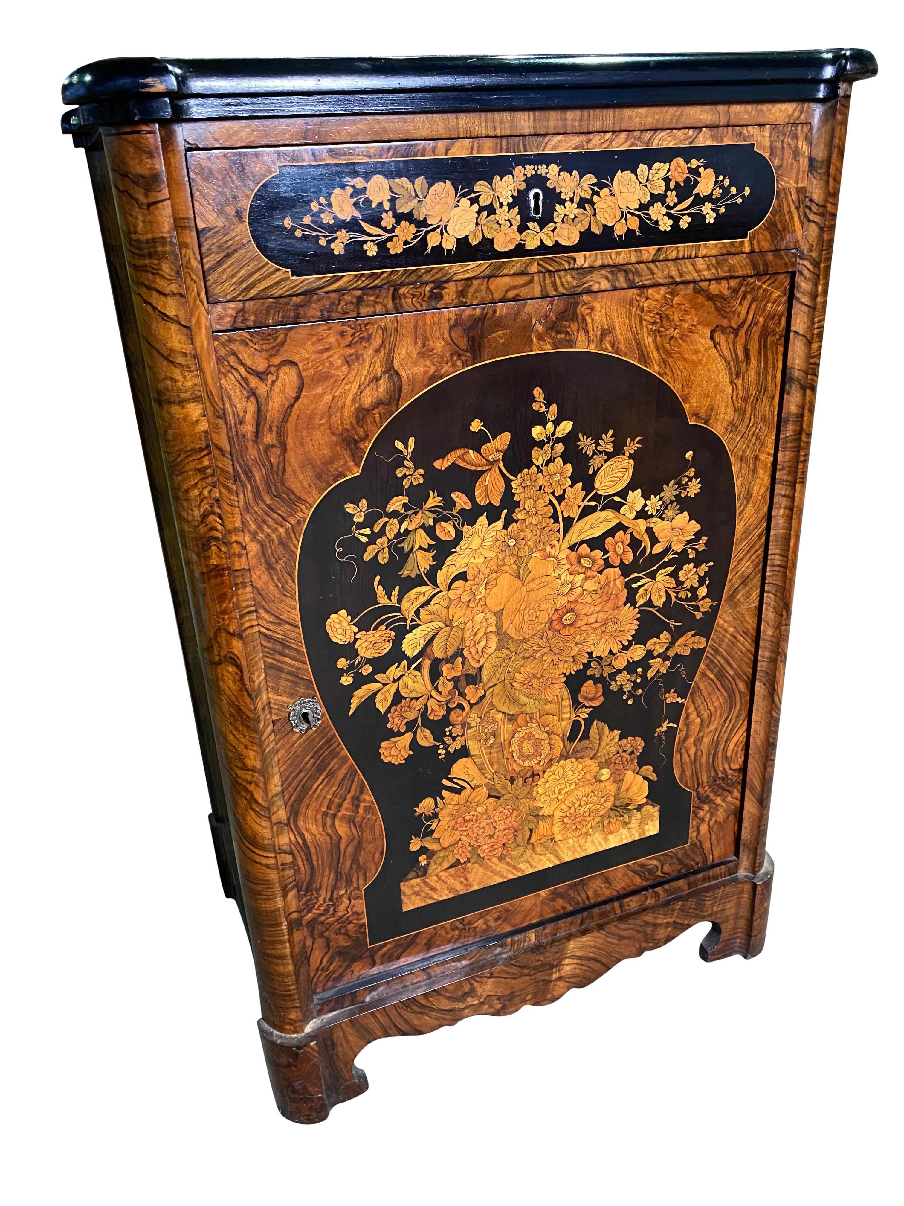 Hand-Carved Pair of Victorian Inlaid Cabinets, 19th Century For Sale