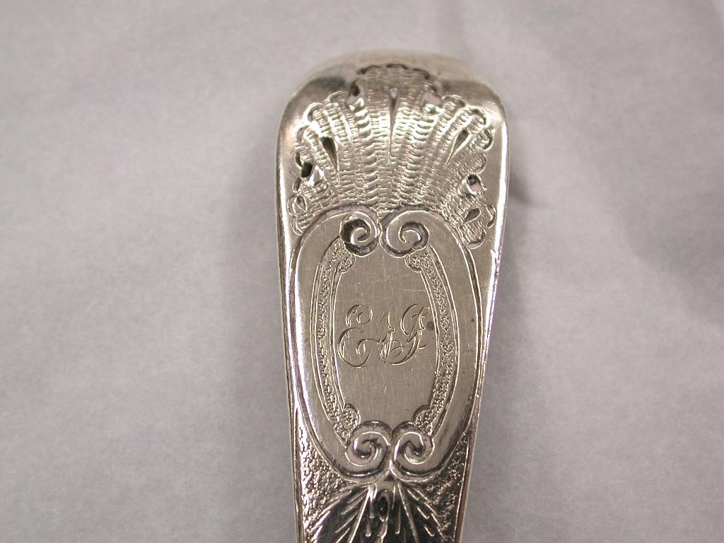 Pair of Victorian Irish Silver Berry Spoons, Dated 1870, Assayed in Dublin In Good Condition In London, GB