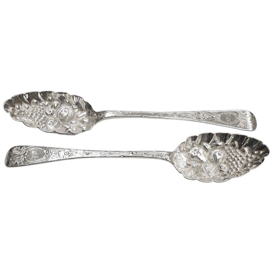 Pair of Victorian Irish Silver Berry Spoons, Dated 1870, Assayed in Dublin For Sale