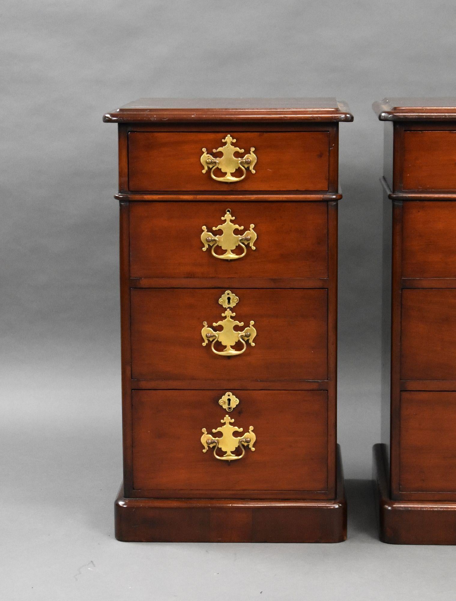Pair of Victorian Mahogany Bedside Chests For Sale 1