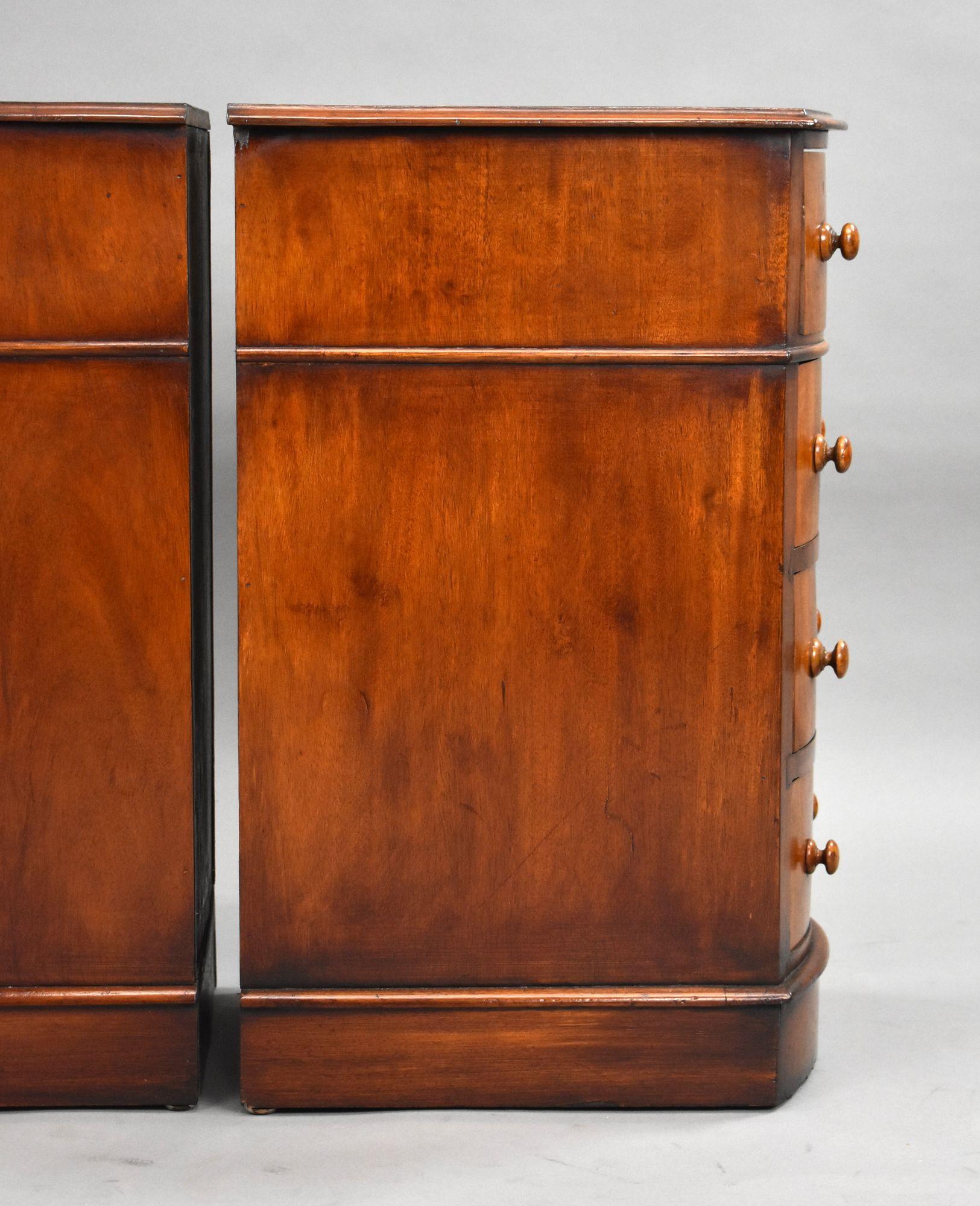 Zwei viktorianische Nachttische aus Mahagoni mit Bogenfront im Angebot 3