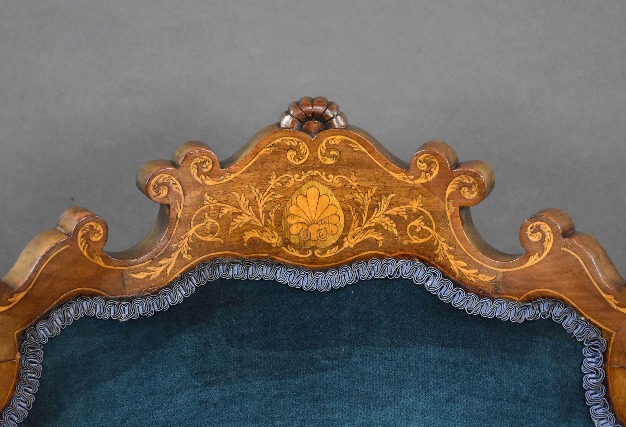 Coppia di poltrone intarsiate in mogano di epoca vittoriana in vendita 2