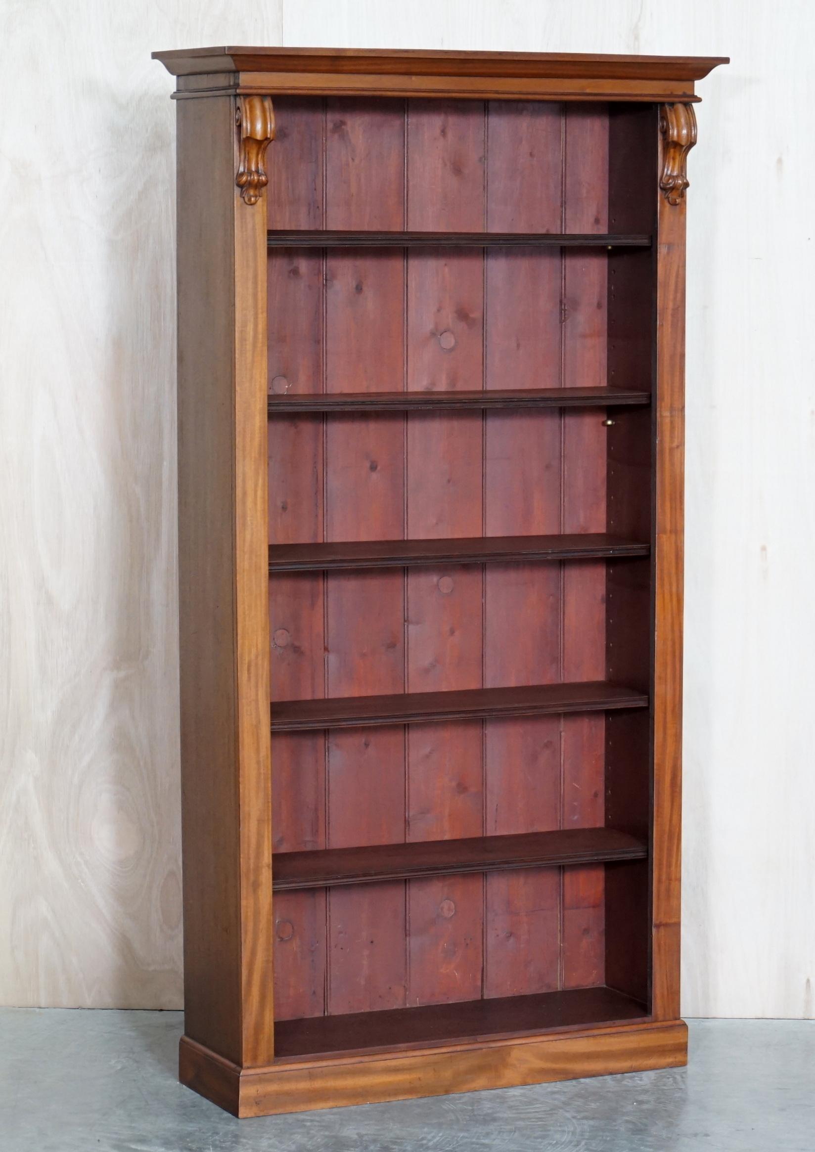 We are delighted to offer for sale this lovely pair of Victorian Mahogany open library bookcases with height adjustable shelves.

A good looking well made and decorative pair of bookcases. They are open bookcases so no doors as you can see, the