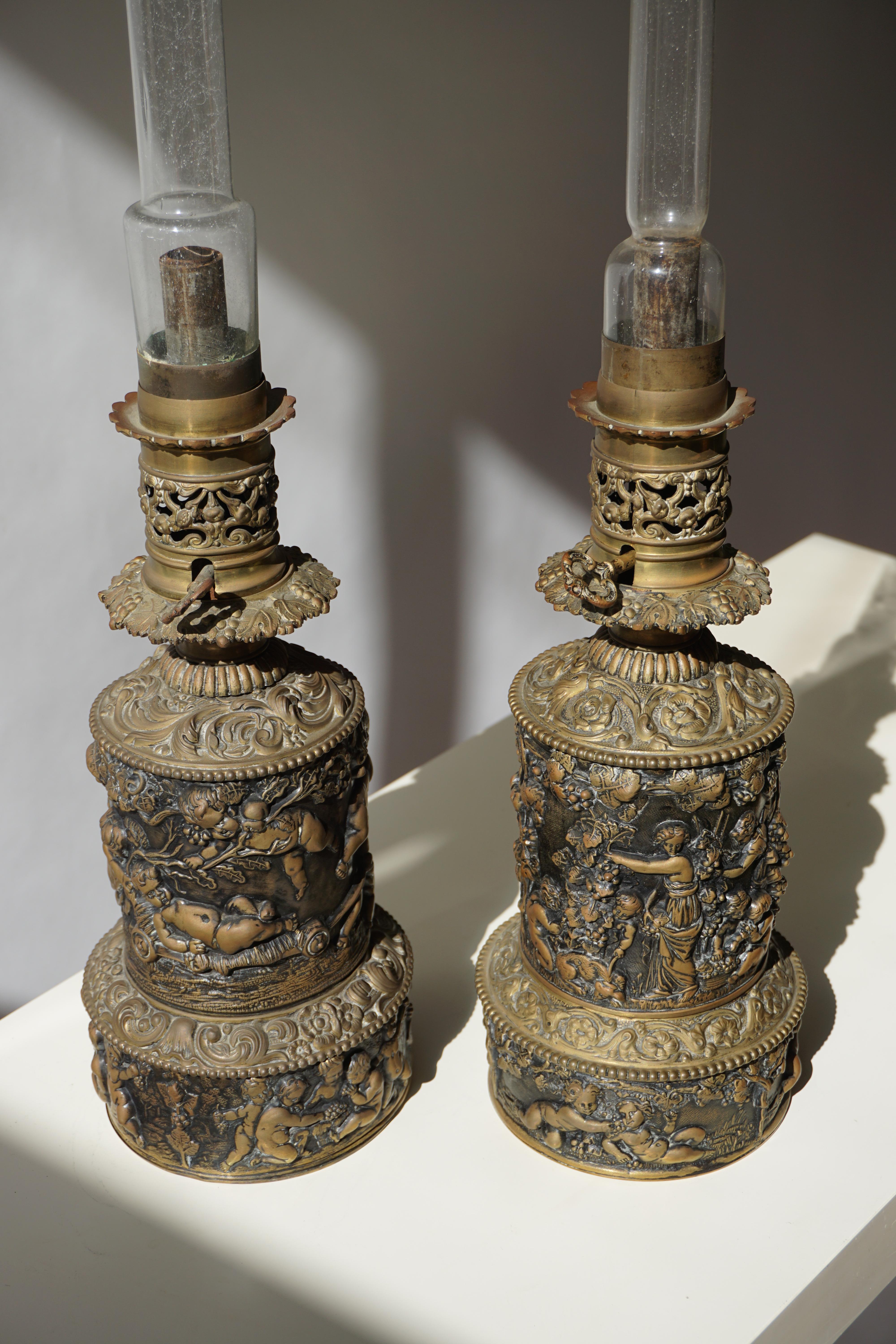 Neoklassische Hollywood Regency Putten-Öllampen aus der Jahrhundertmitte im Angebot 9