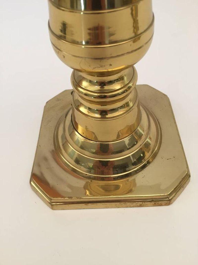 Pair of Victorian Polished Brass Candlesticks In Good Condition For Sale In North Hollywood, CA
