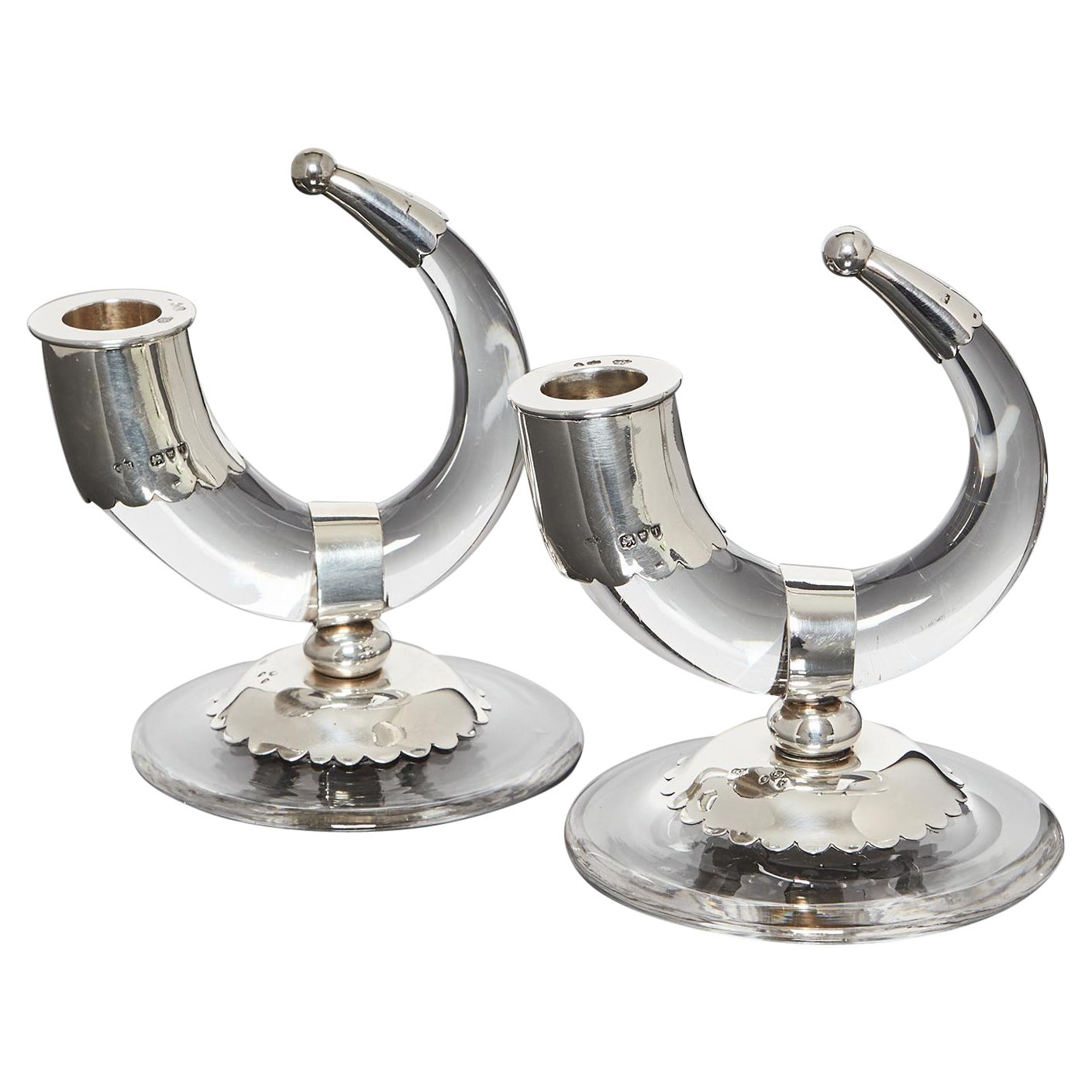 Paire de chandeliers victoriens en argent et cristal en forme de corne
