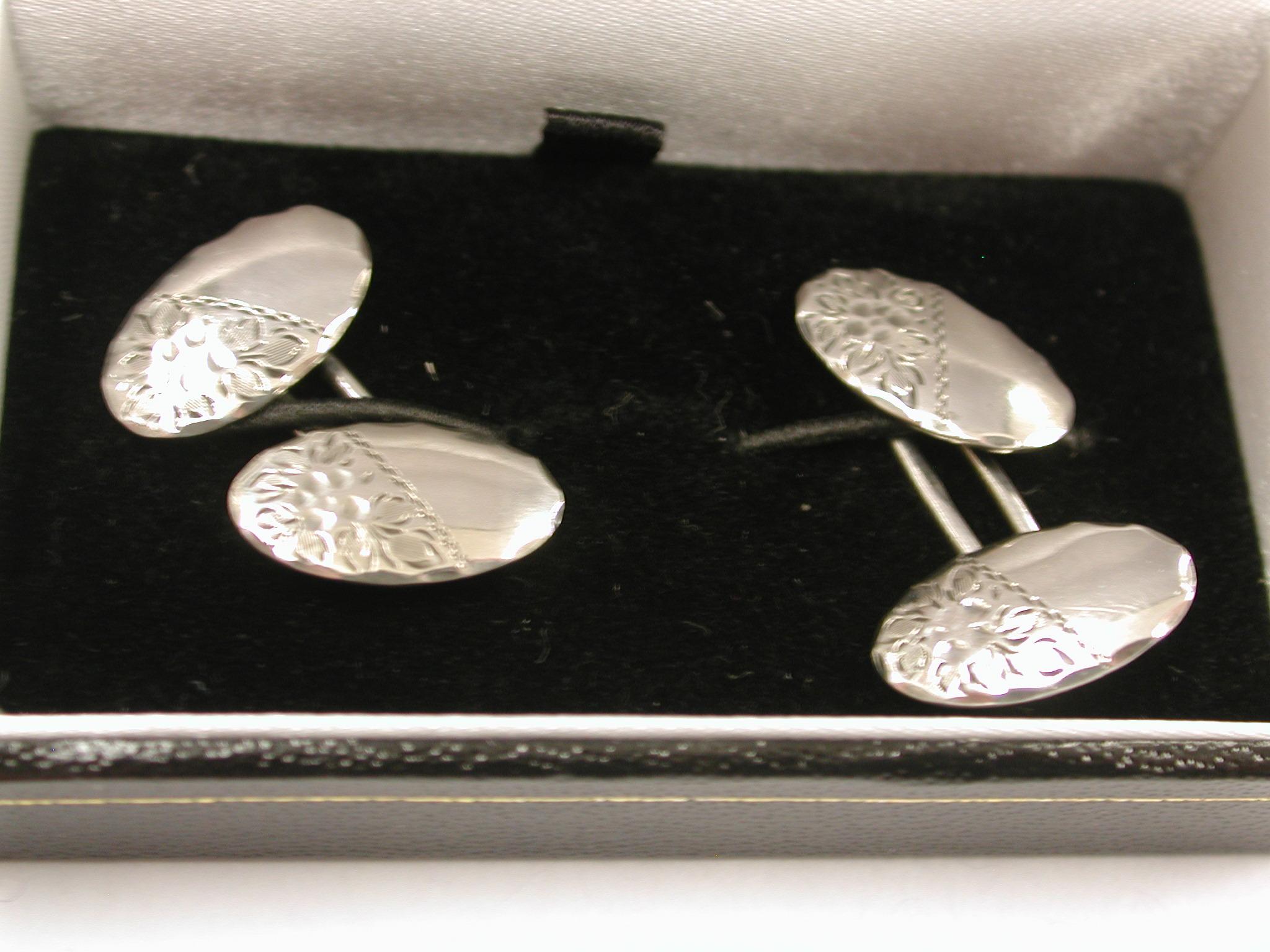 Pair Of Victorian Silver Cufflinks Dated 1899 London Chaplin & Sons
Good quality hand engraved antique oval silver cufflinks