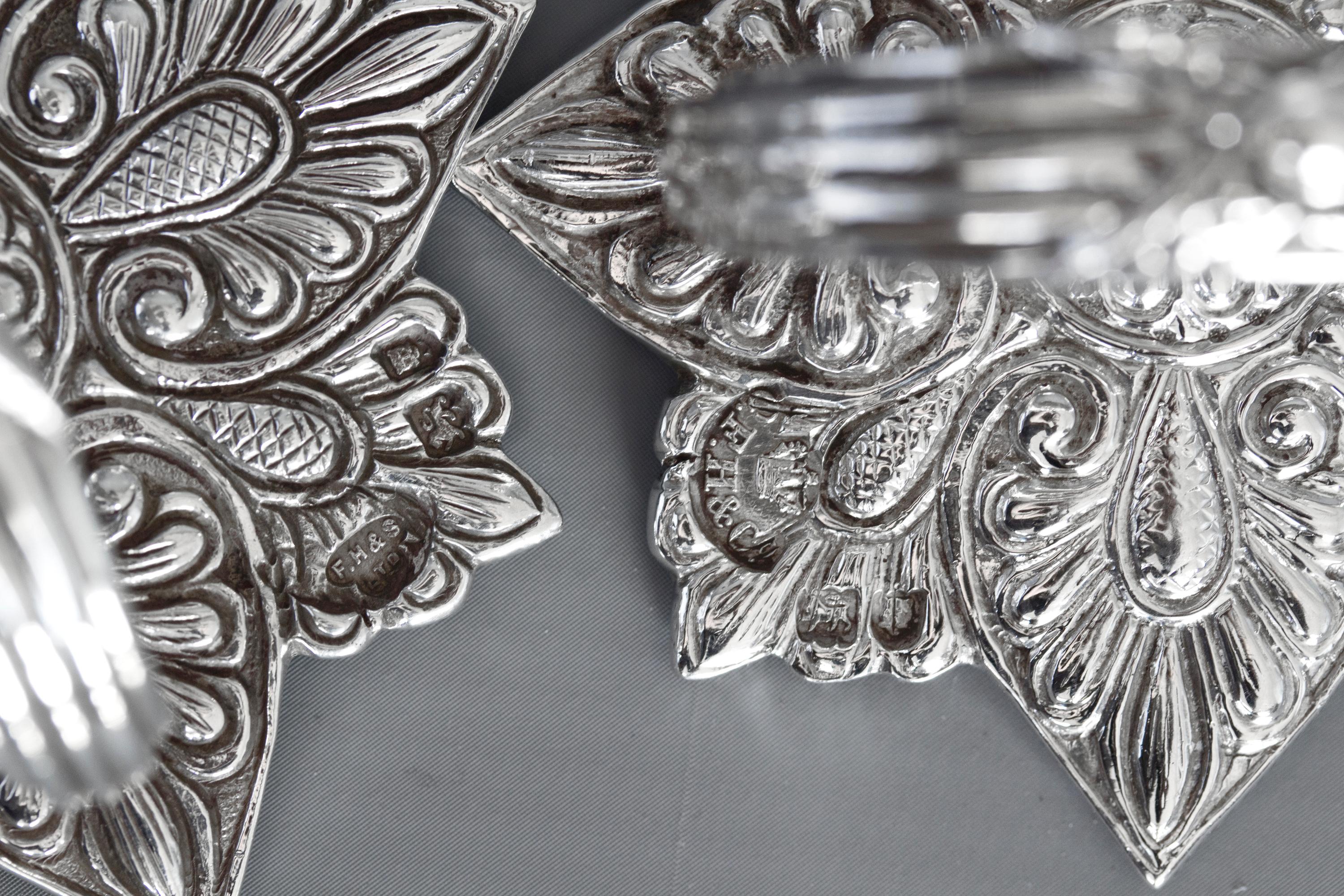 Pair of Victorian Silver Entree Dishes, London, 1896 3