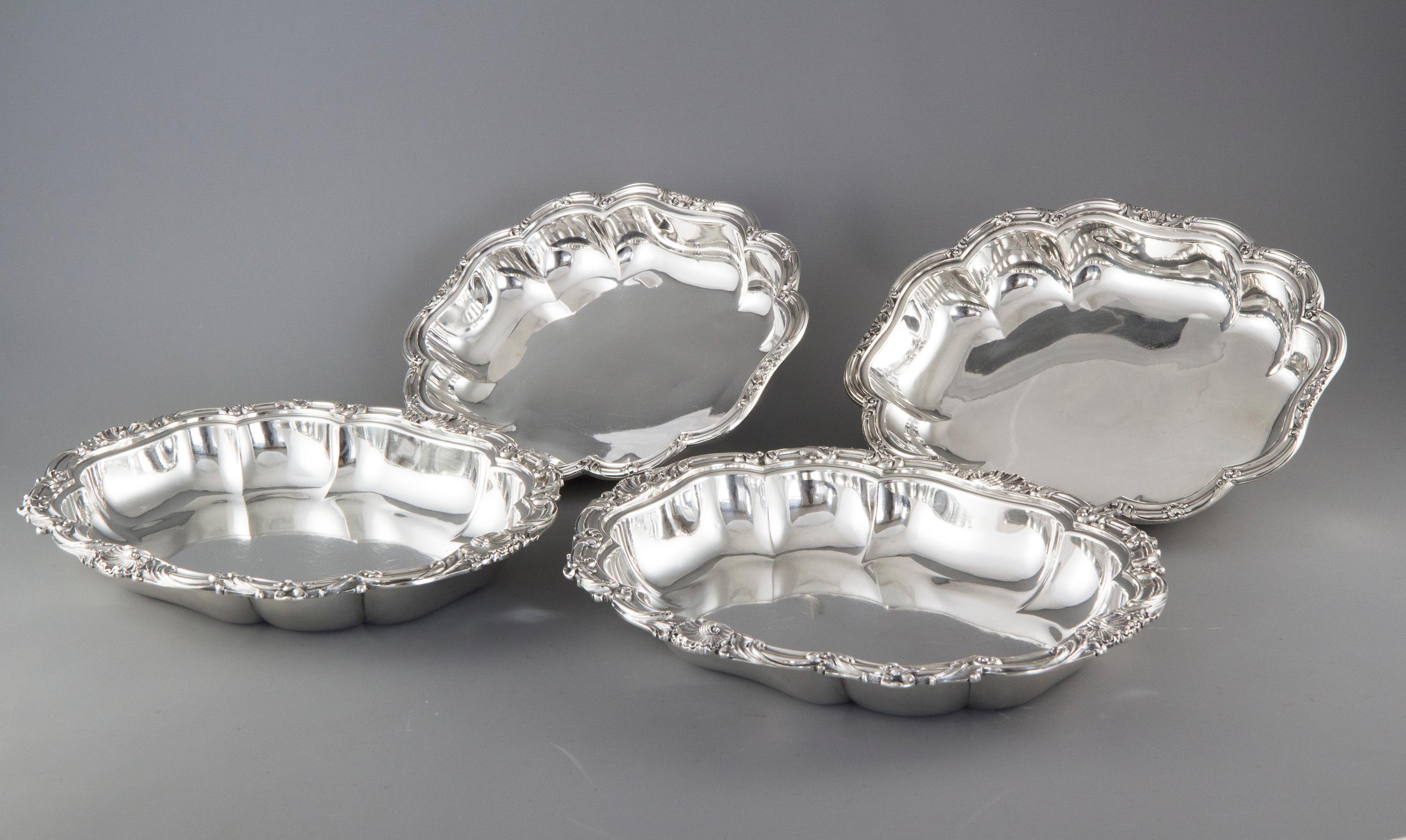 Pair of Victorian Silver Entree or Serving Dishes, Barnards, London, 1855 In Good Condition In Cornwall, GB