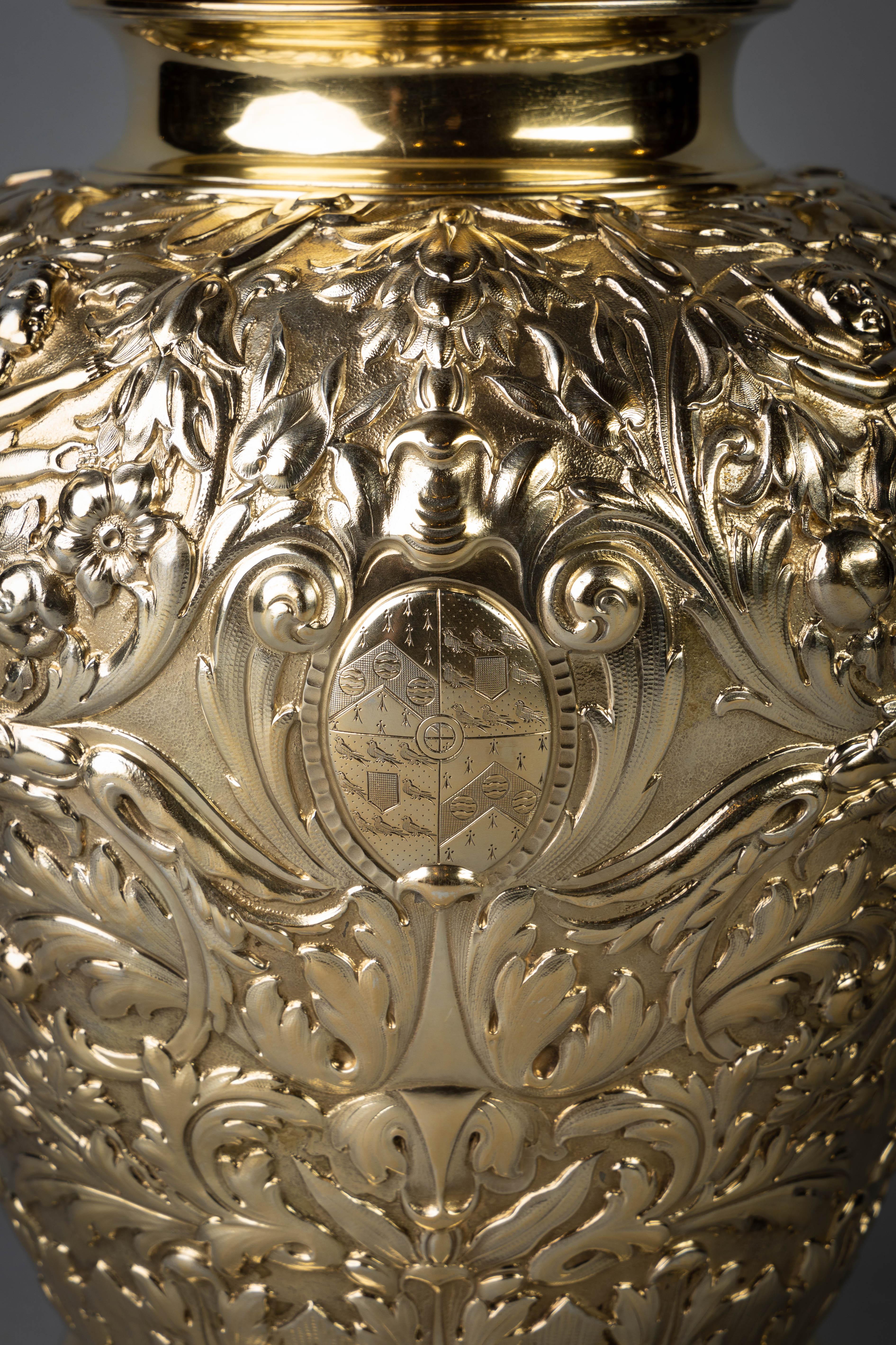 Anglais Paire de pots à gingembre couverts en argent doré de l'époque victorienne en vente