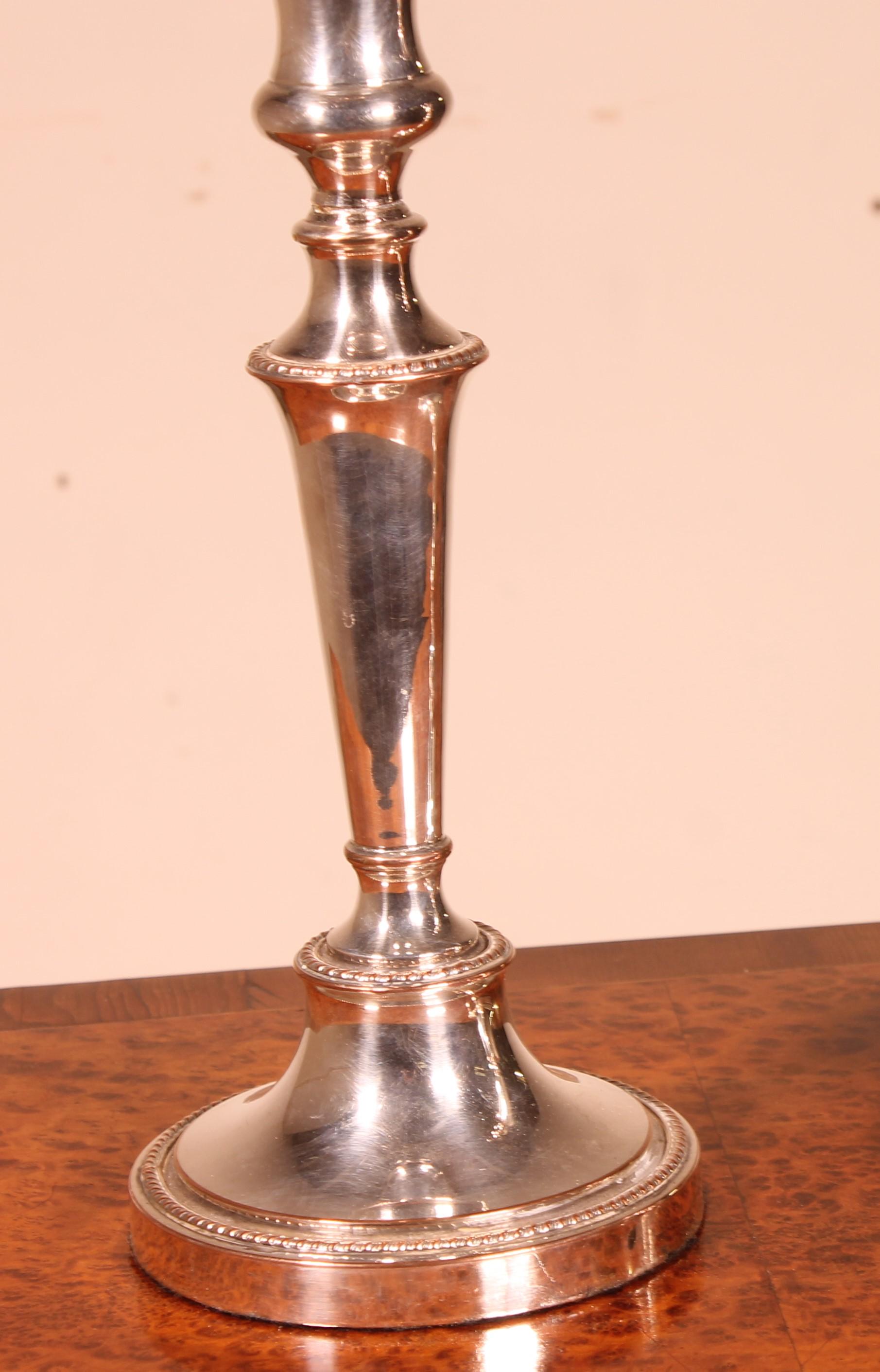 Pareja de candelabros victorianos bañados en plata Victoriano en venta