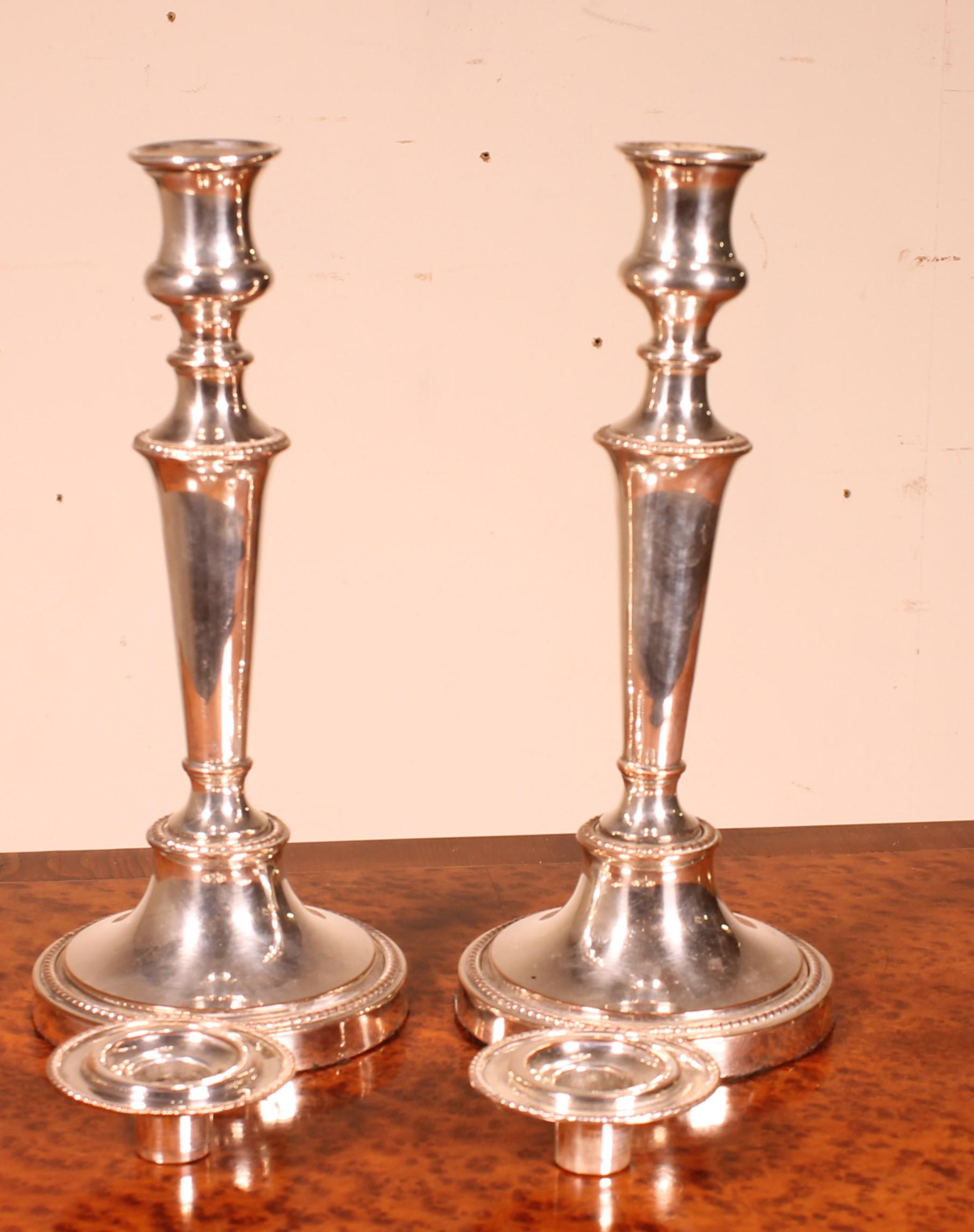 Pareja de candelabros victorianos bañados en plata Chapado en plata en venta