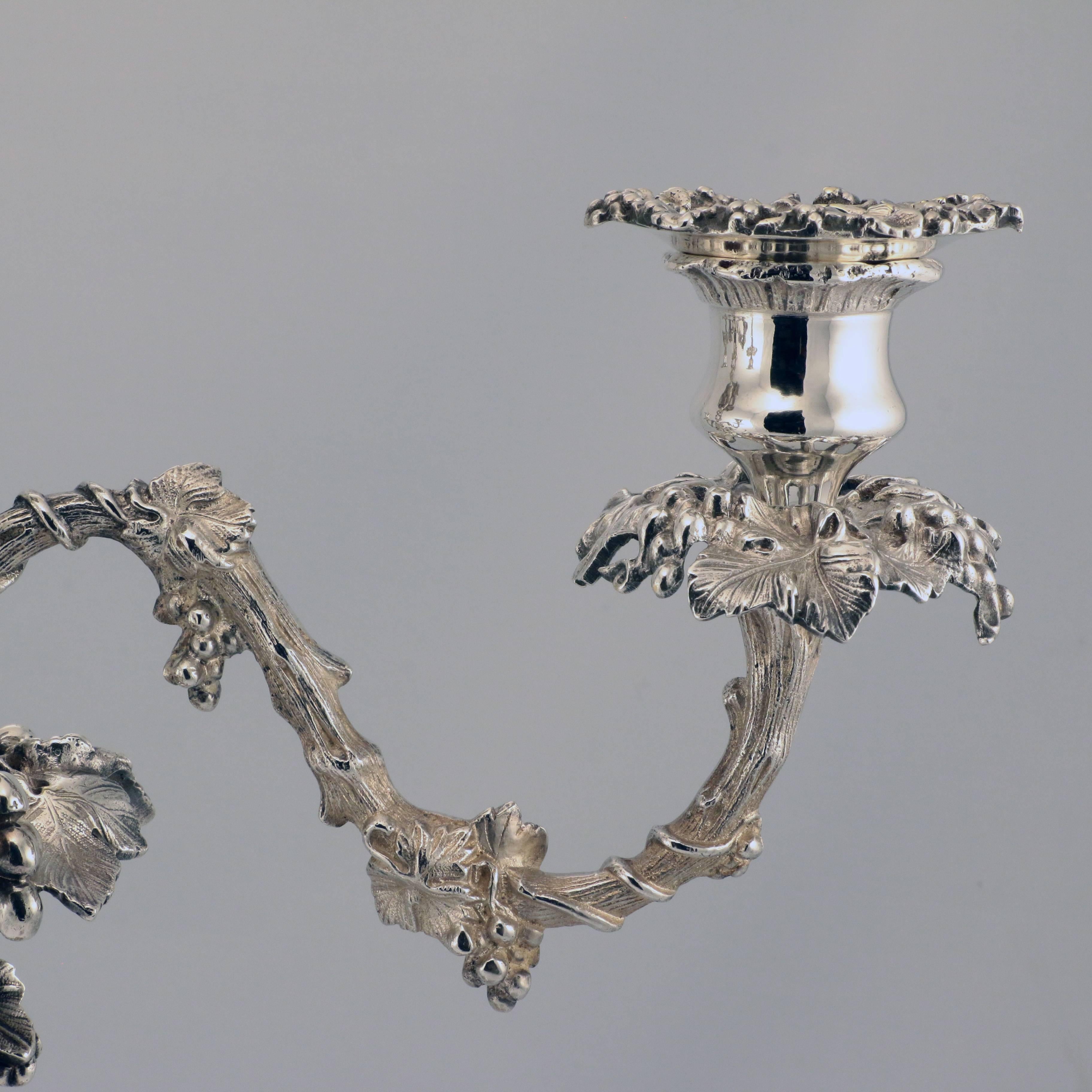 Paire de plaqués argent de style victorien  Quatre lumières  Chandelier en vente 1