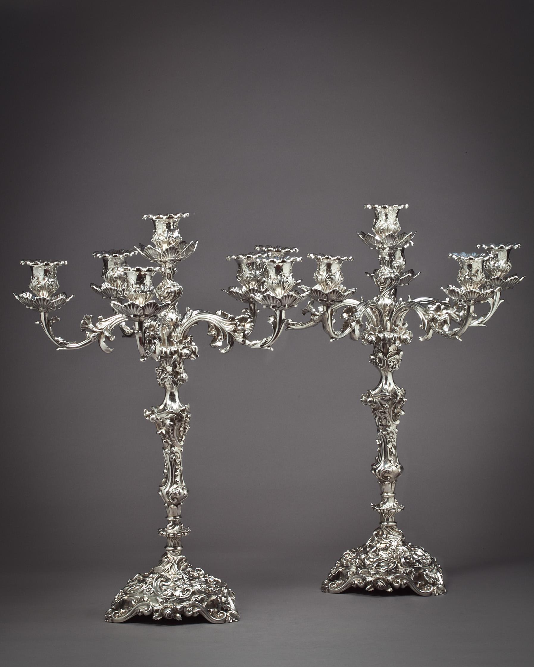 Paire de candélabres victoriens à six lumières Excellent état - En vente à New York, NY