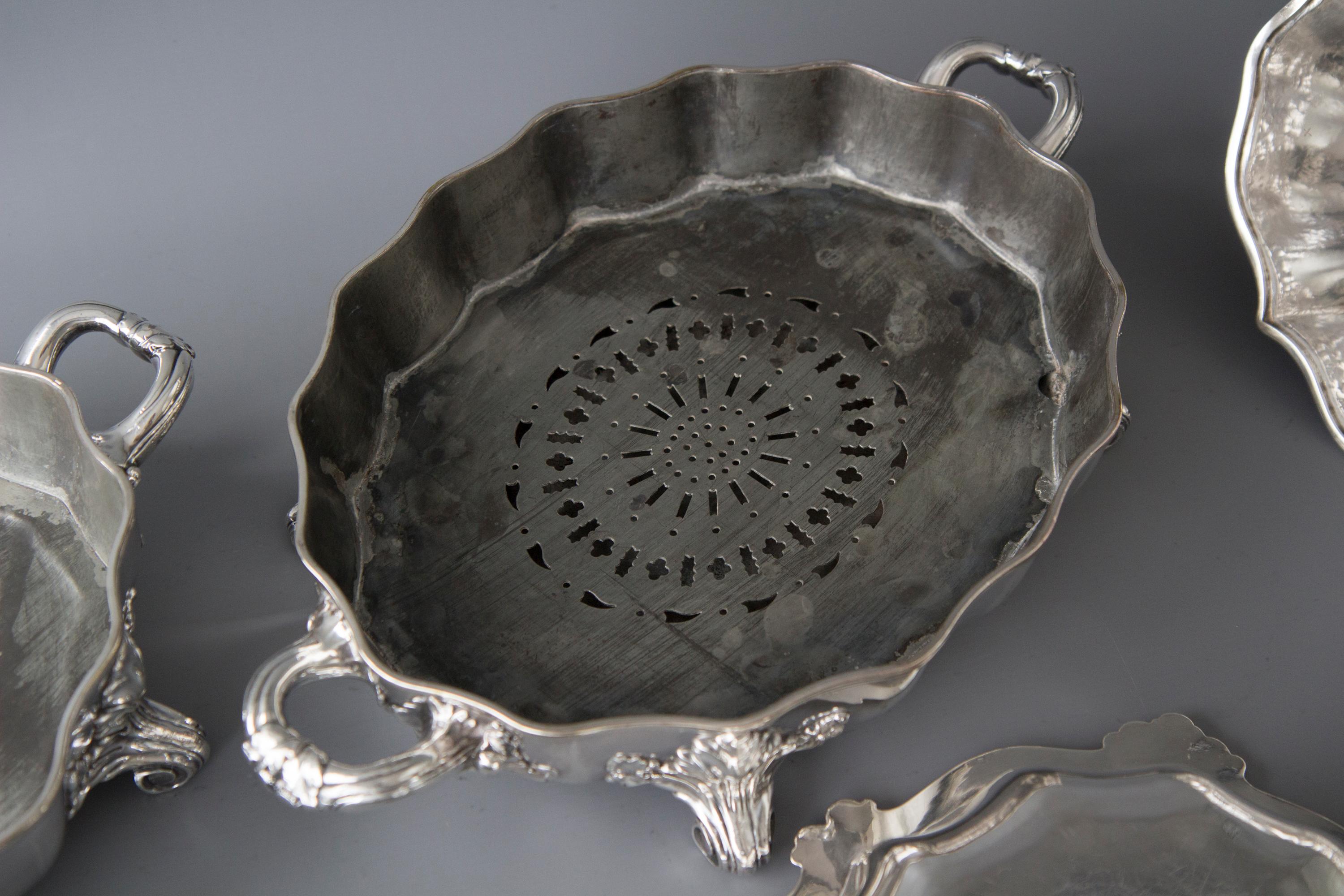 Pair of Victorian Silver Vegetable Tureens with Warming Bases, London, 1845 For Sale 9