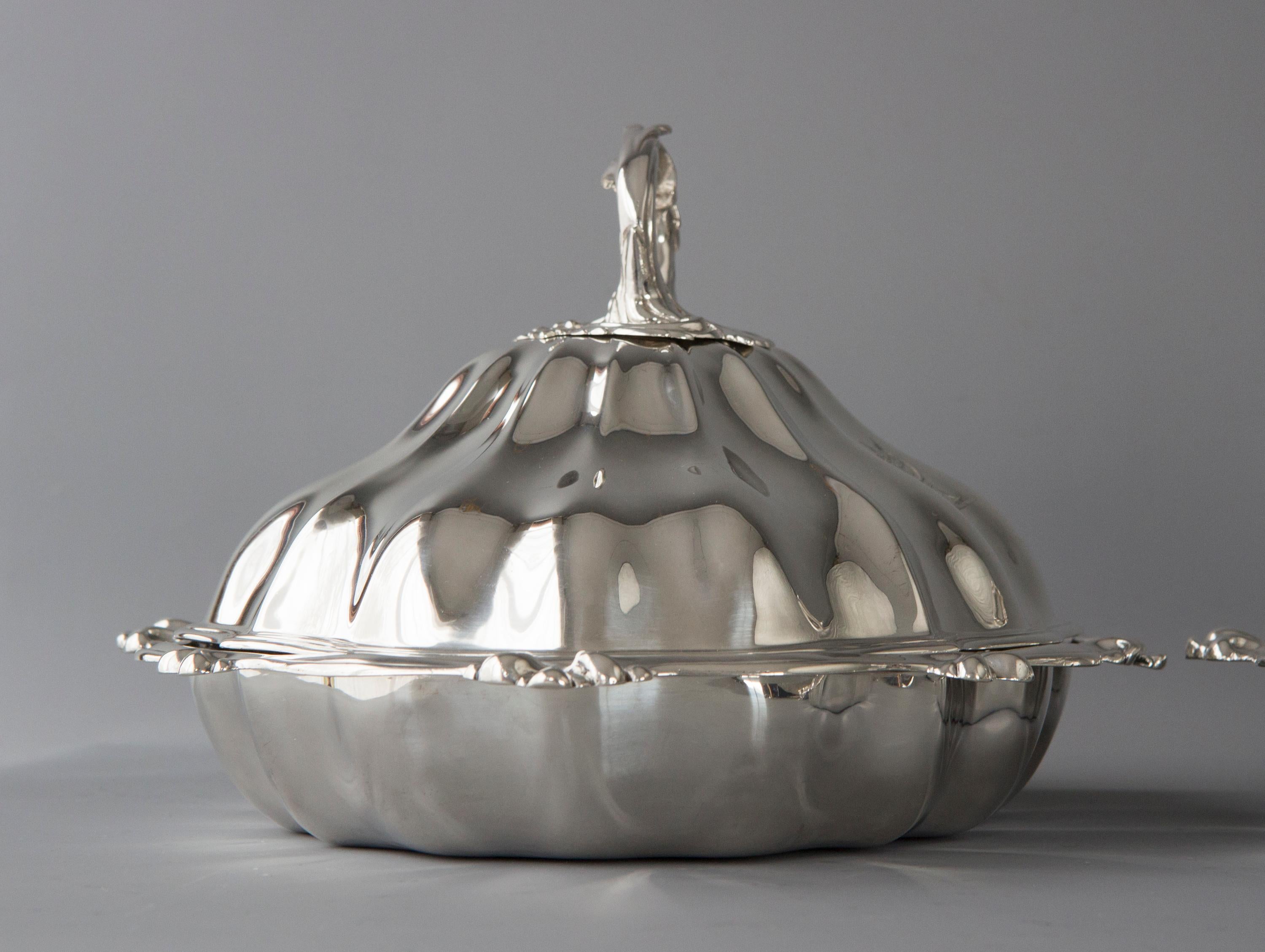 Pair of Victorian Silver Vegetable Tureens with Warming Bases, London, 1845 For Sale 10