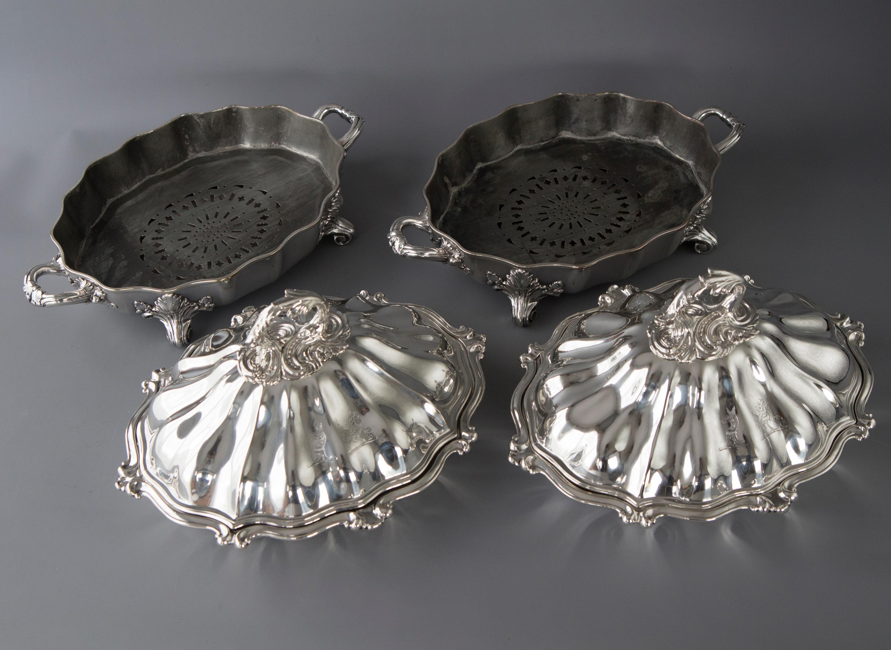 Early Victorian Pair of Victorian Silver Vegetable Tureens with Warming Bases, London, 1845 For Sale