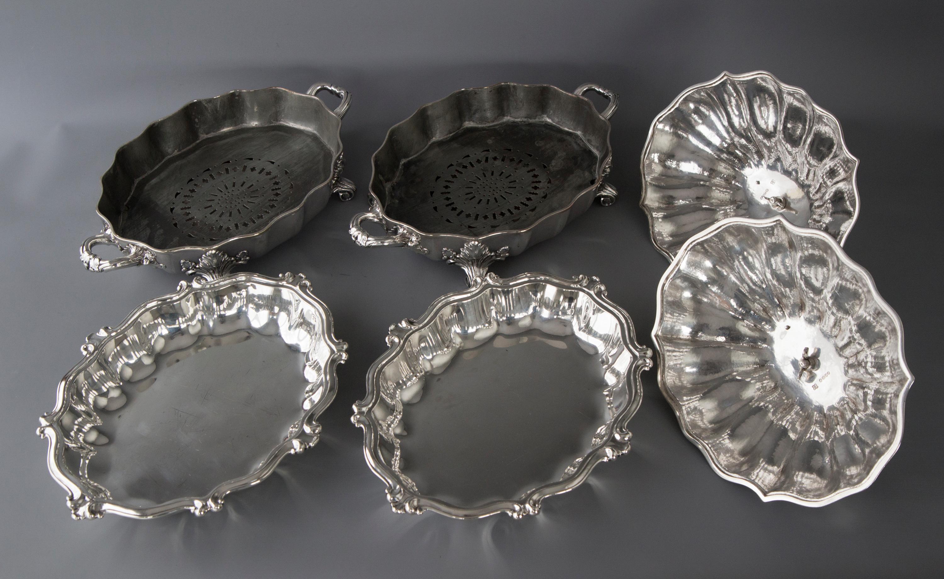 British Pair of Victorian Silver Vegetable Tureens with Warming Bases, London, 1845 For Sale