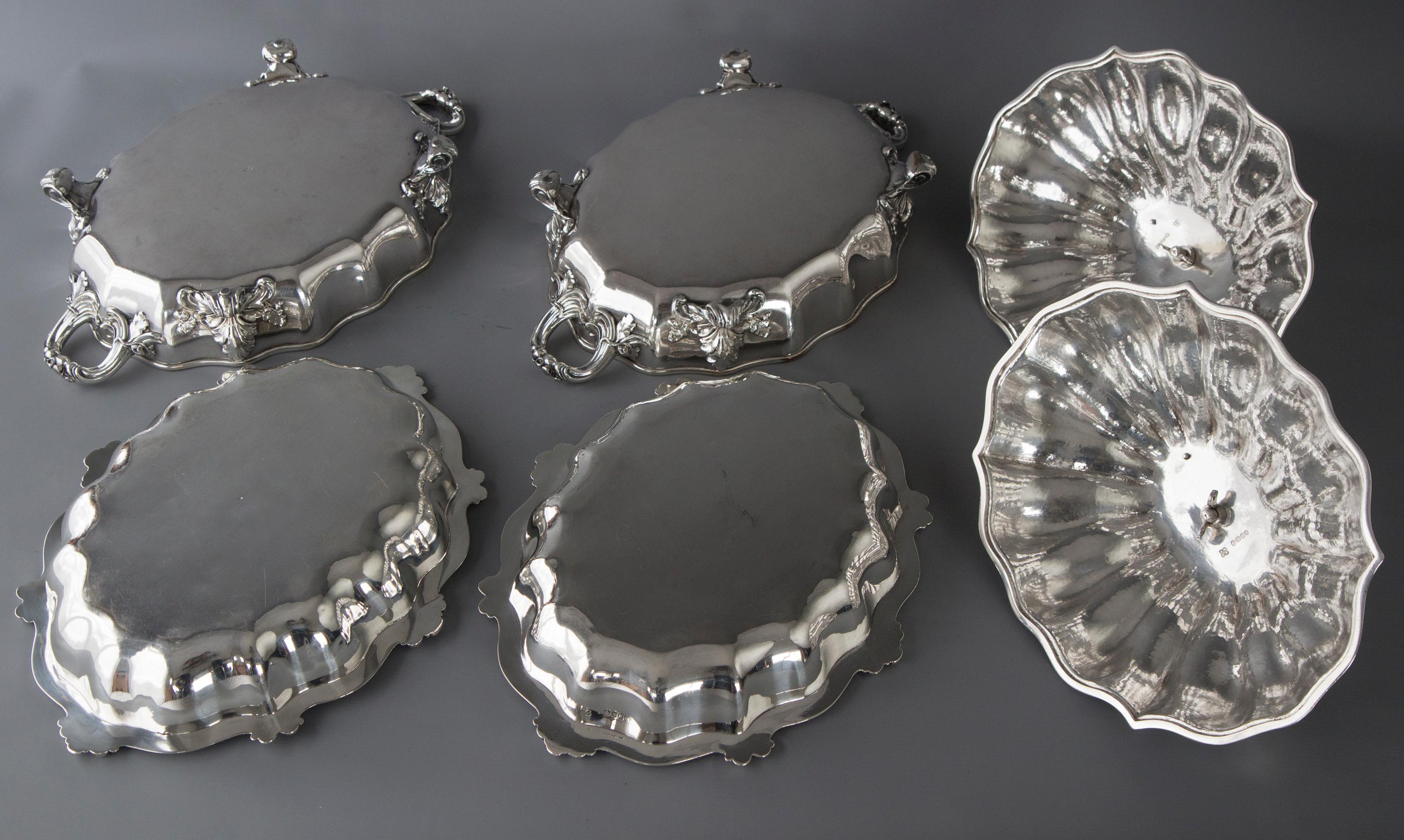 Pair of Victorian Silver Vegetable Tureens with Warming Bases, London, 1845 In Good Condition For Sale In Cornwall, GB