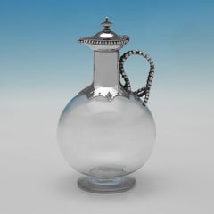Paire de cruches à claret victoriennes en argent sterling et en verre, fabriquées en 1884