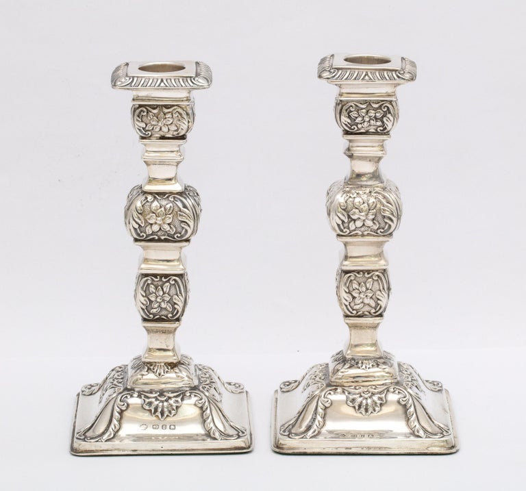 English Pair of Victorian Sterling Silver Candlesticks For Sale