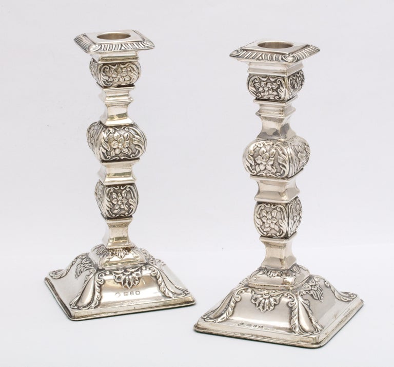 Pair of Victorian Sterling Silver Candlesticks In Good Condition For Sale In New York, NY