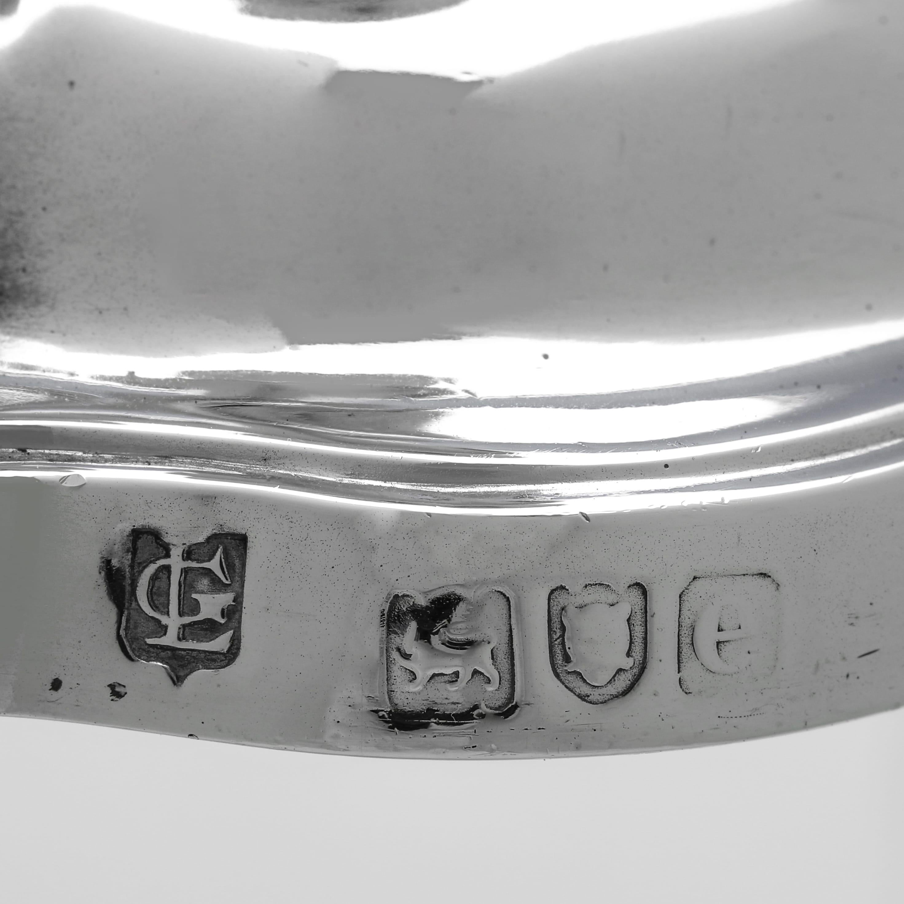 Argento 925 Coppia di candelieri vittoriani in argento sterling realizzati a Londra nel 1900 in vendita