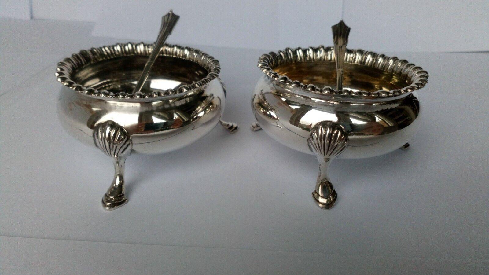 Pair of Victorian Sterling Silver Salt Dips & Spoons by Elkington & Co Ltd, 1898 In Good Condition For Sale In London, GB