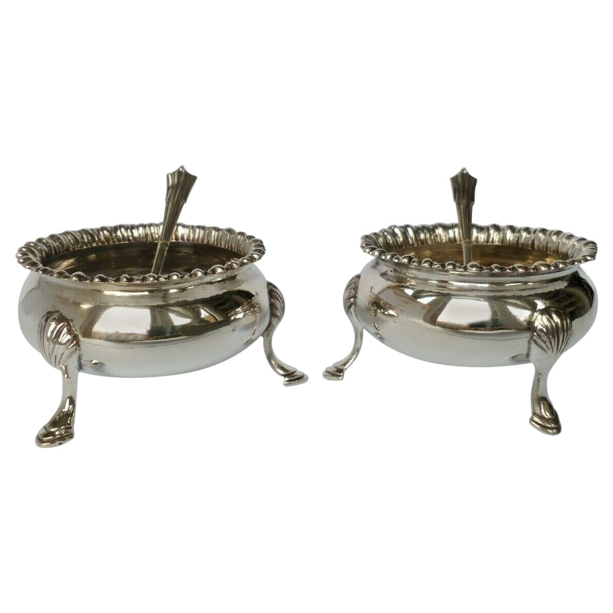 Paar viktorianische Salzstreuer und Löffel aus Sterlingsilber von Elkington & Co Ltd, 1898