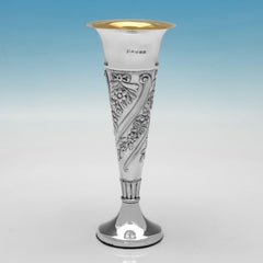 Paar viktorianische Vasen aus Sterlingsilber von Walker & Hall, hergestellt 1899