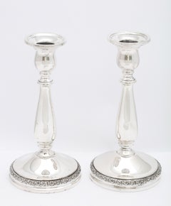 Paar Kerzenständer aus Sterlingsilber im viktorianischen Stil