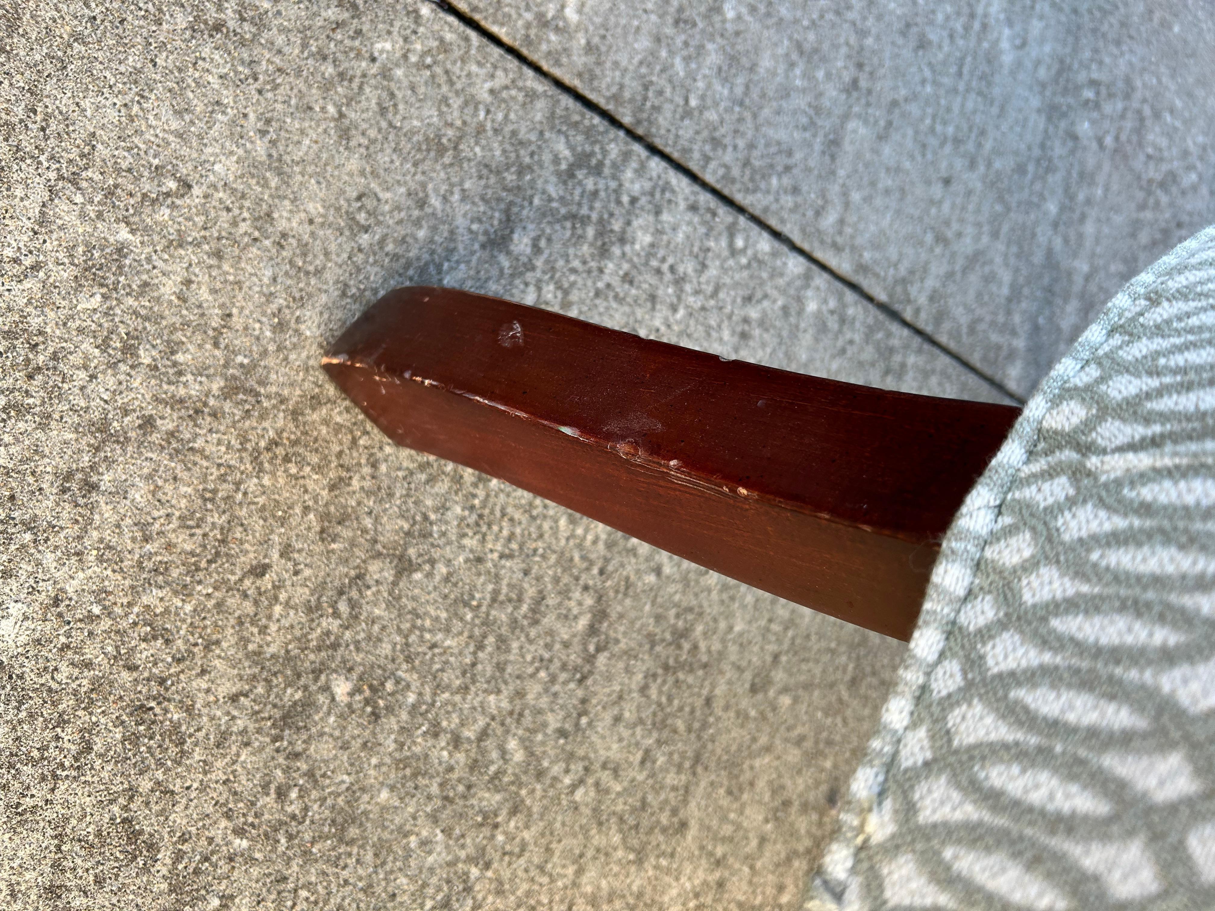 Coppia di poltrone con schienale imbottito in stile vittoriano di Calico Corners in vendita 1