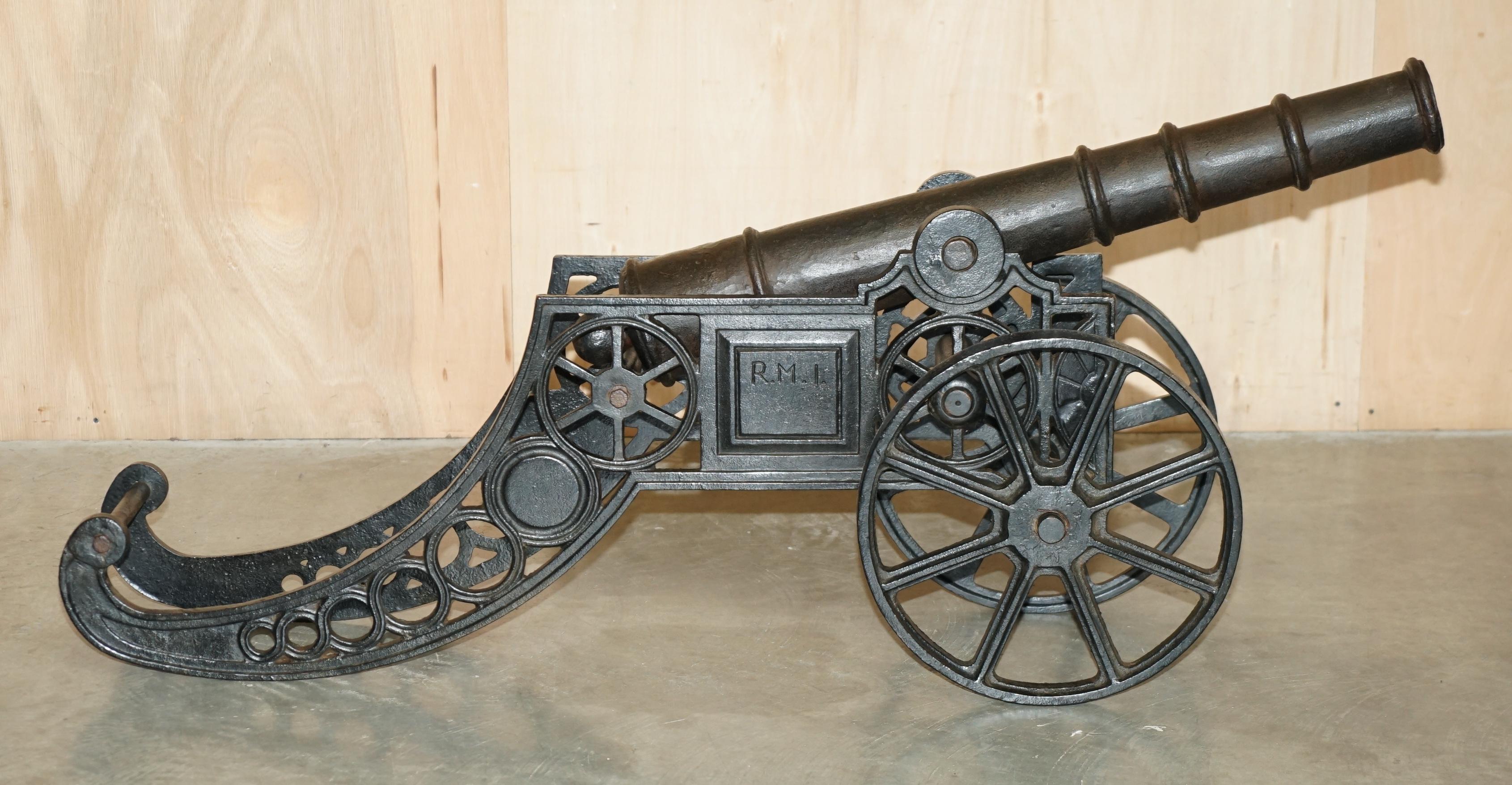 Victorien tardif Paire de cannons longs en fer à repasser de style victorien, 153 cm en vente