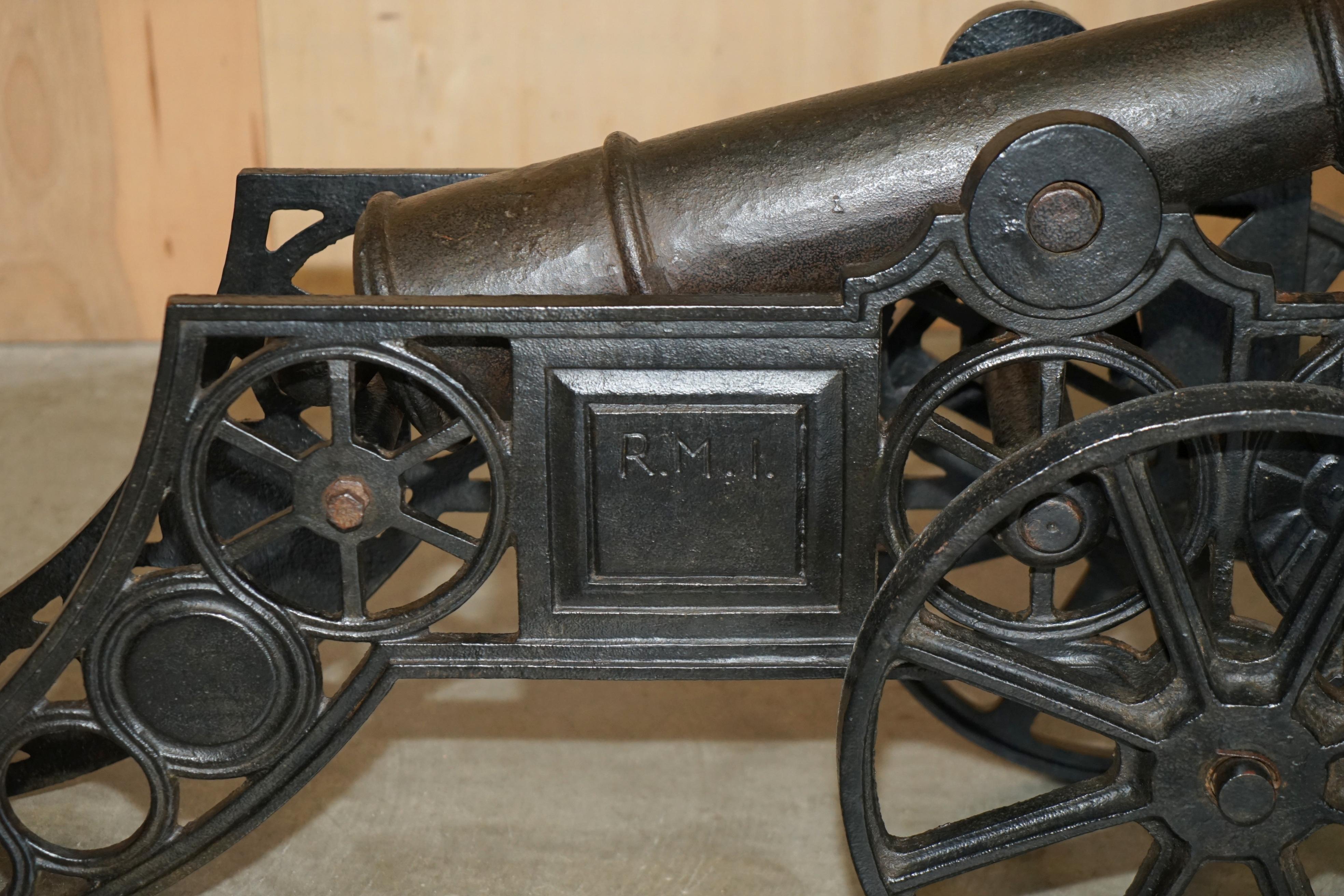Fait main Paire de cannons longs en fer à repasser de style victorien, 153 cm en vente