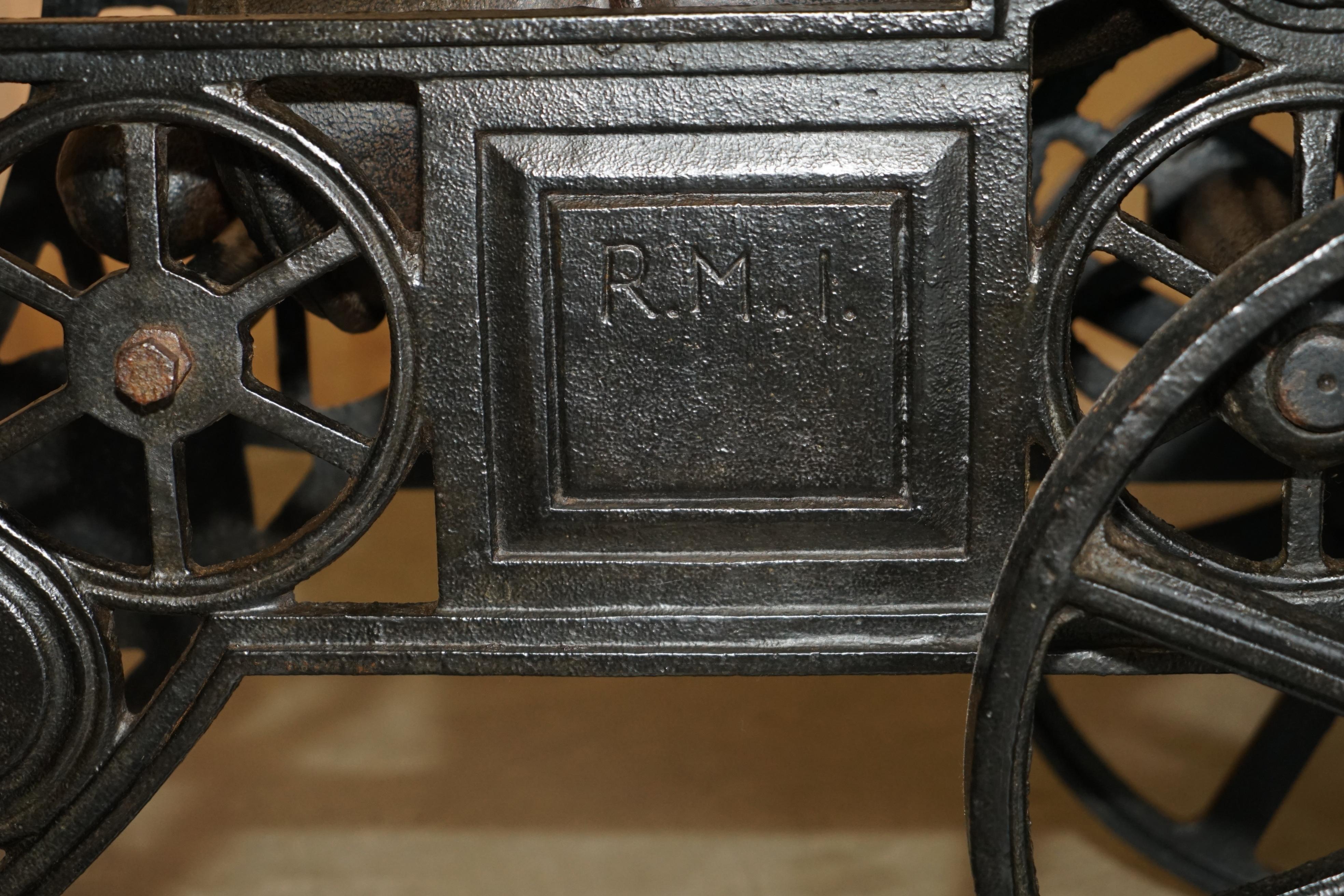 Paire de cannons longs en fer à repasser de style victorien, 153 cm Bon état - En vente à West Sussex, Pulborough