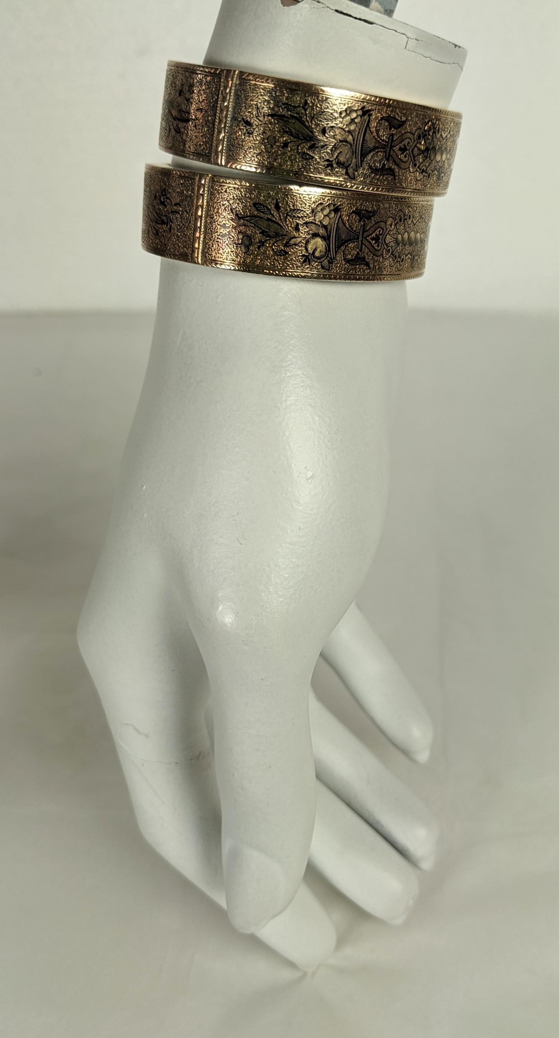 Pair of Victorian Taille d'Epargne Enamel Bangle Cuffs in vendita 11