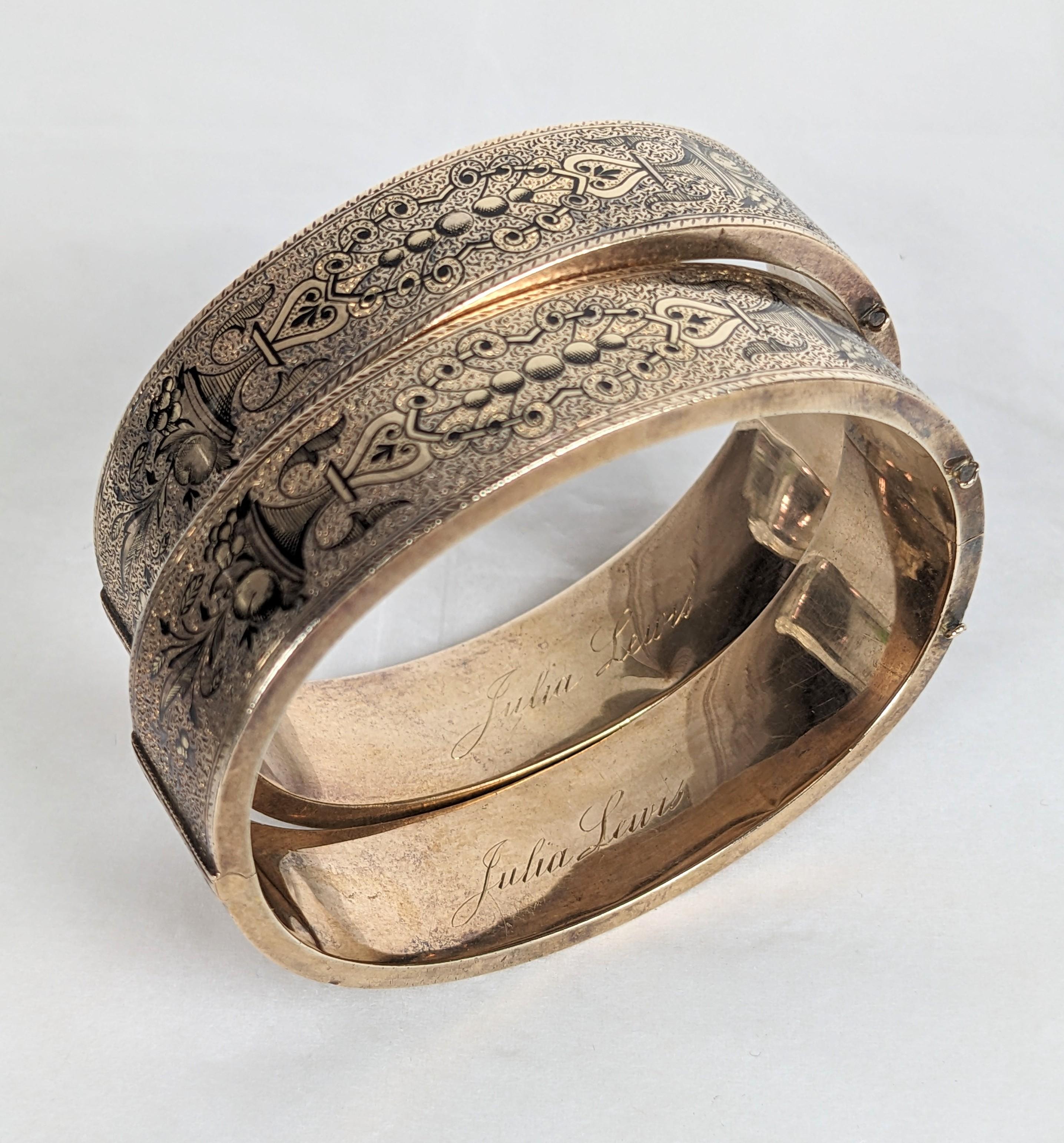 Tardo vittoriano Pair of Victorian Taille d'Epargne Enamel Bangle Cuffs in vendita