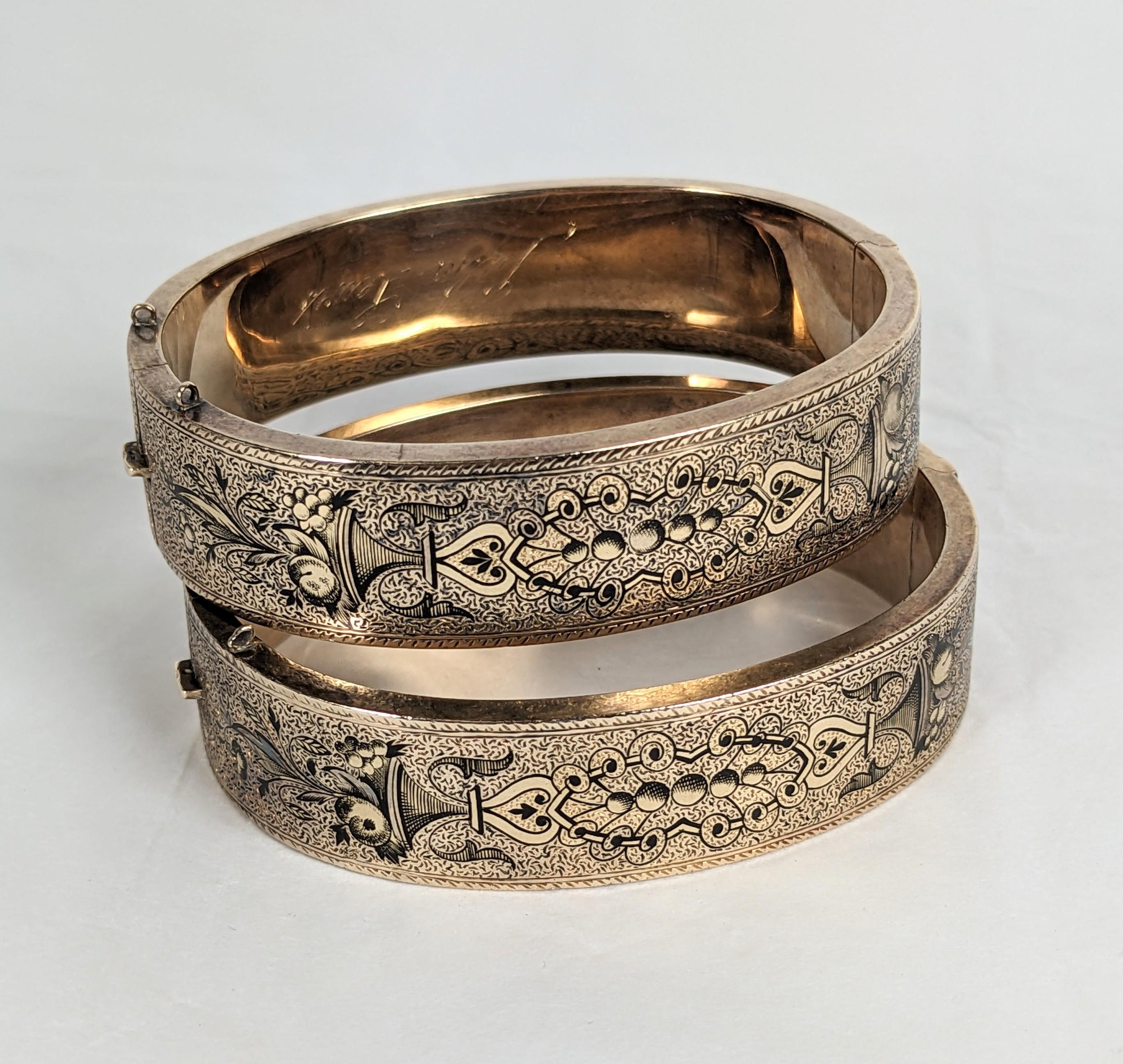 Pair of Victorian Taille d'Epargne Enamel Bangle Cuffs In condizioni buone in vendita a Riverdale, NY