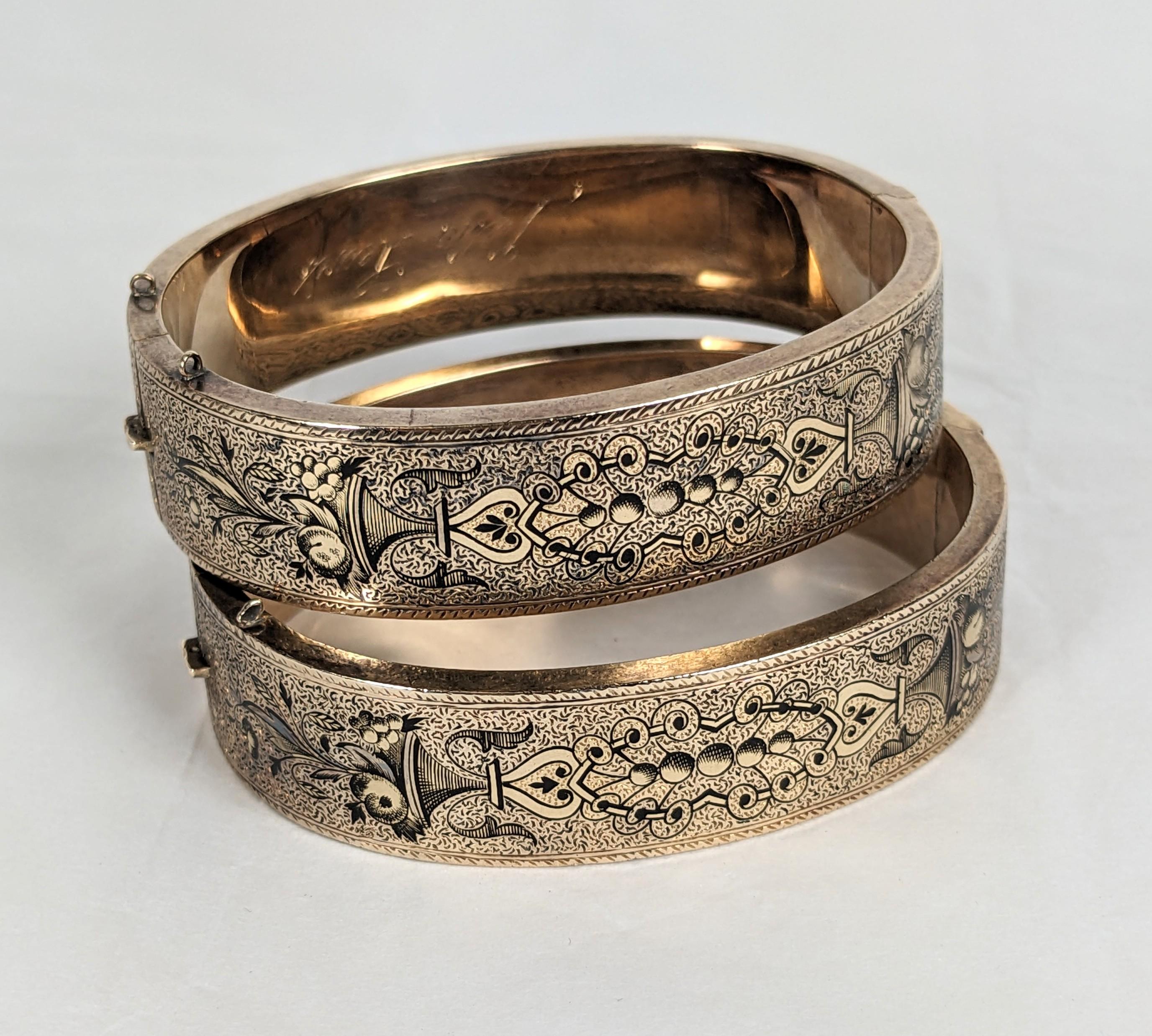 da uomo o donna Pair of Victorian Taille d'Epargne Enamel Bangle Cuffs in vendita