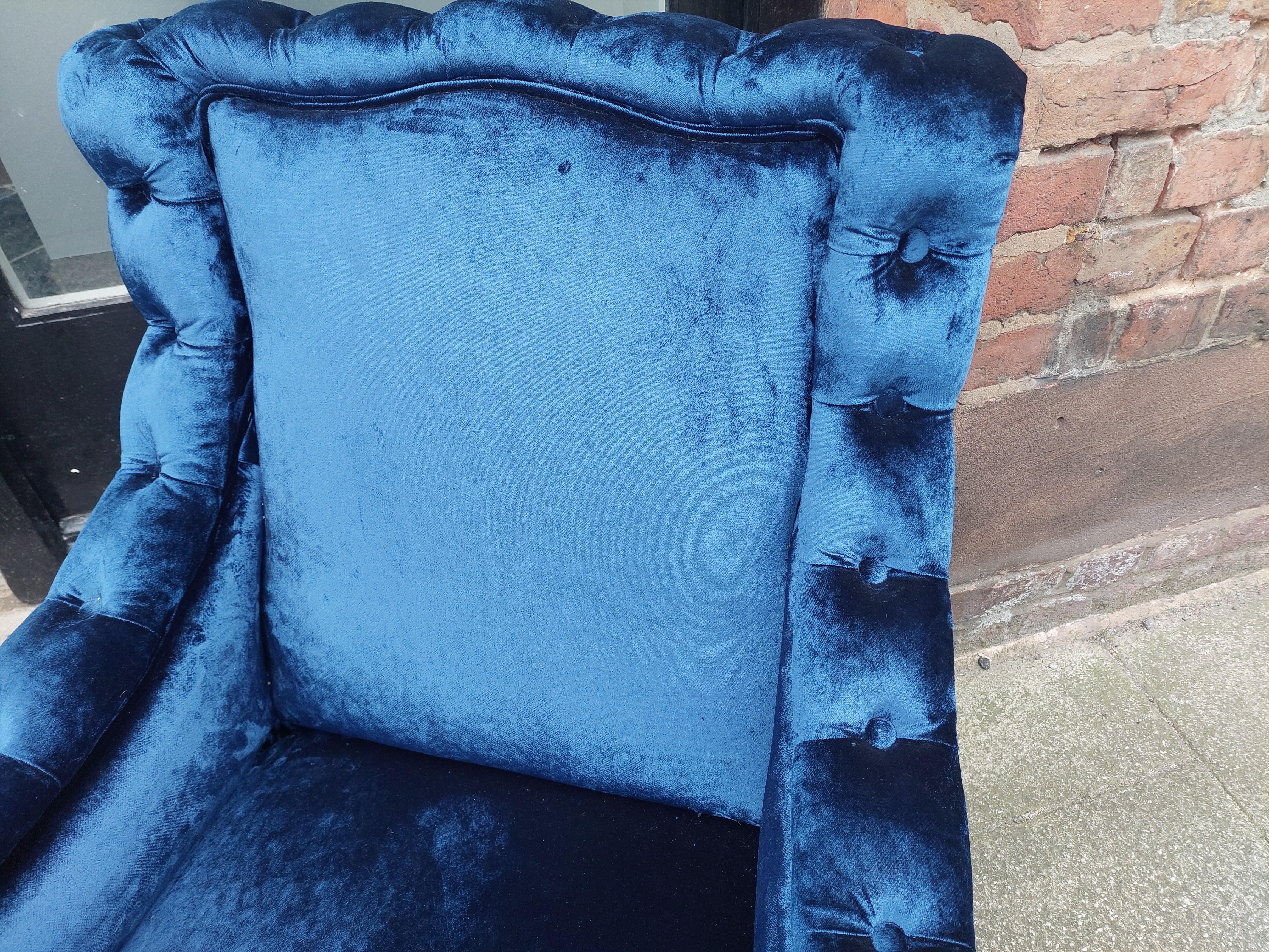 Anglais Paire de fauteuils tapissés de style victorien en vente