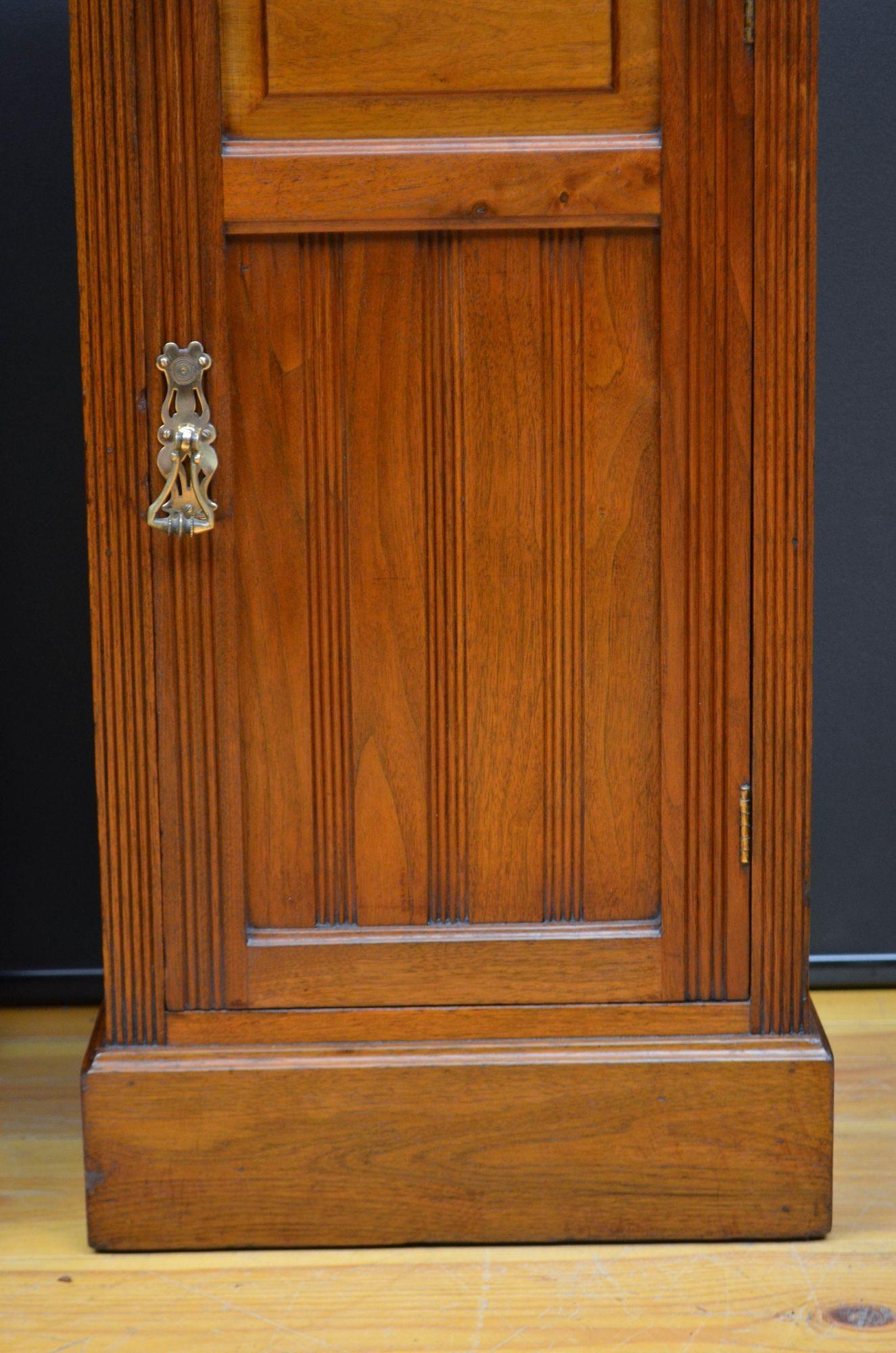 Pair of Victorian Walnut Bedside Cabinets For Sale 5