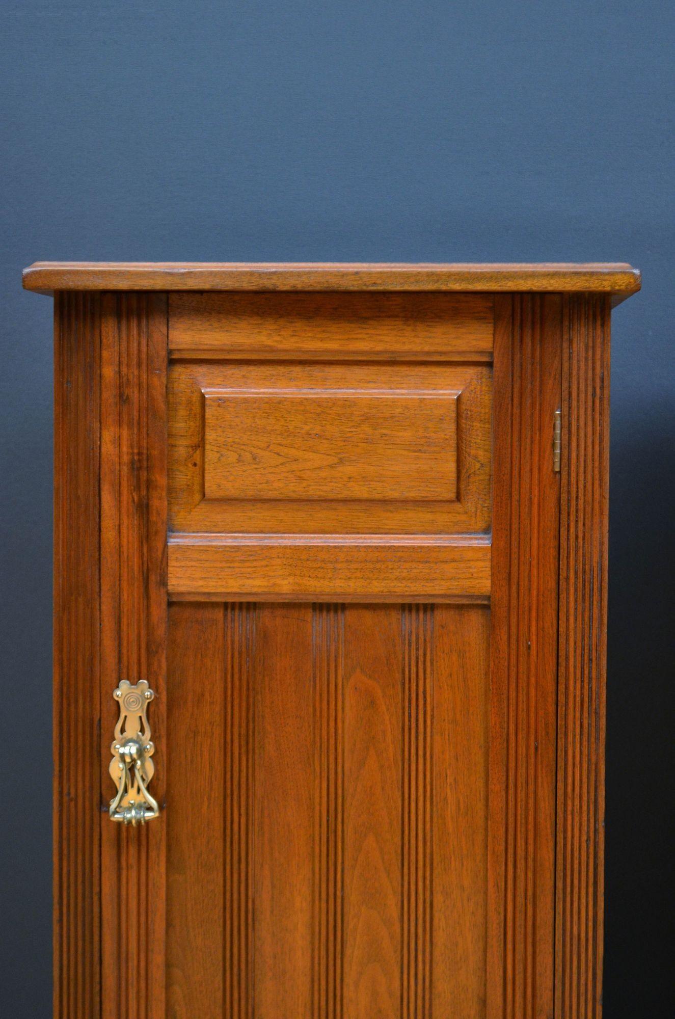 Pair of Victorian Walnut Bedside Cabinets For Sale 2