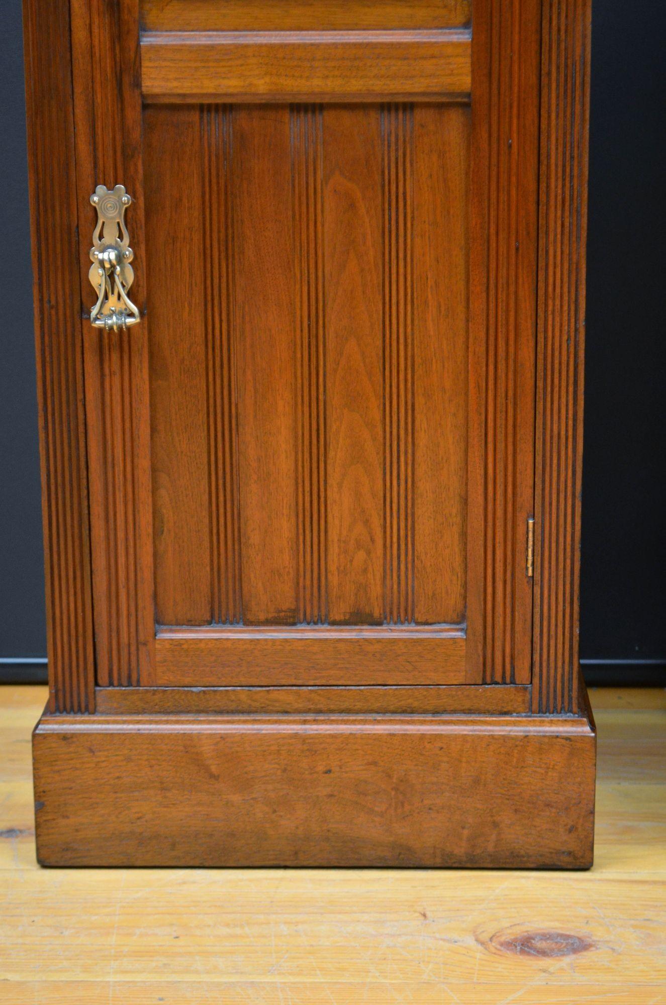 Pair of Victorian Walnut Bedside Cabinets For Sale 3